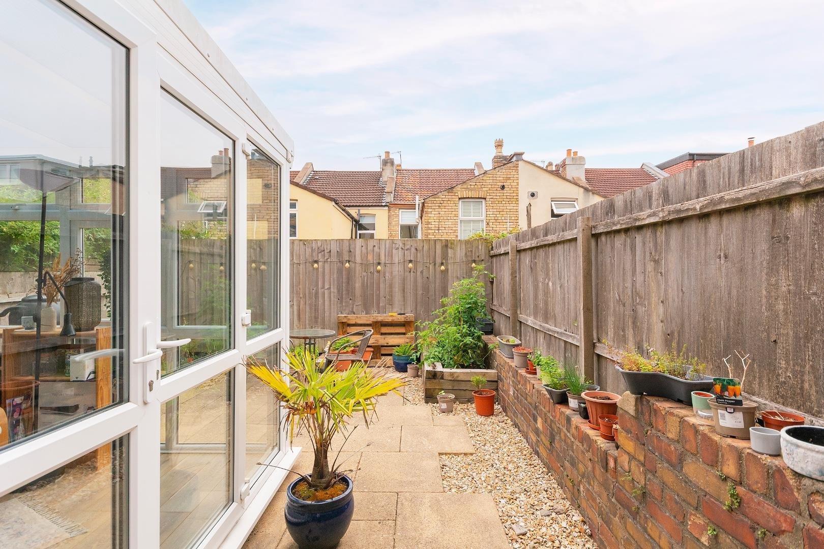 Friezewood road ashton 34857100 g1 m9 frbr external i
