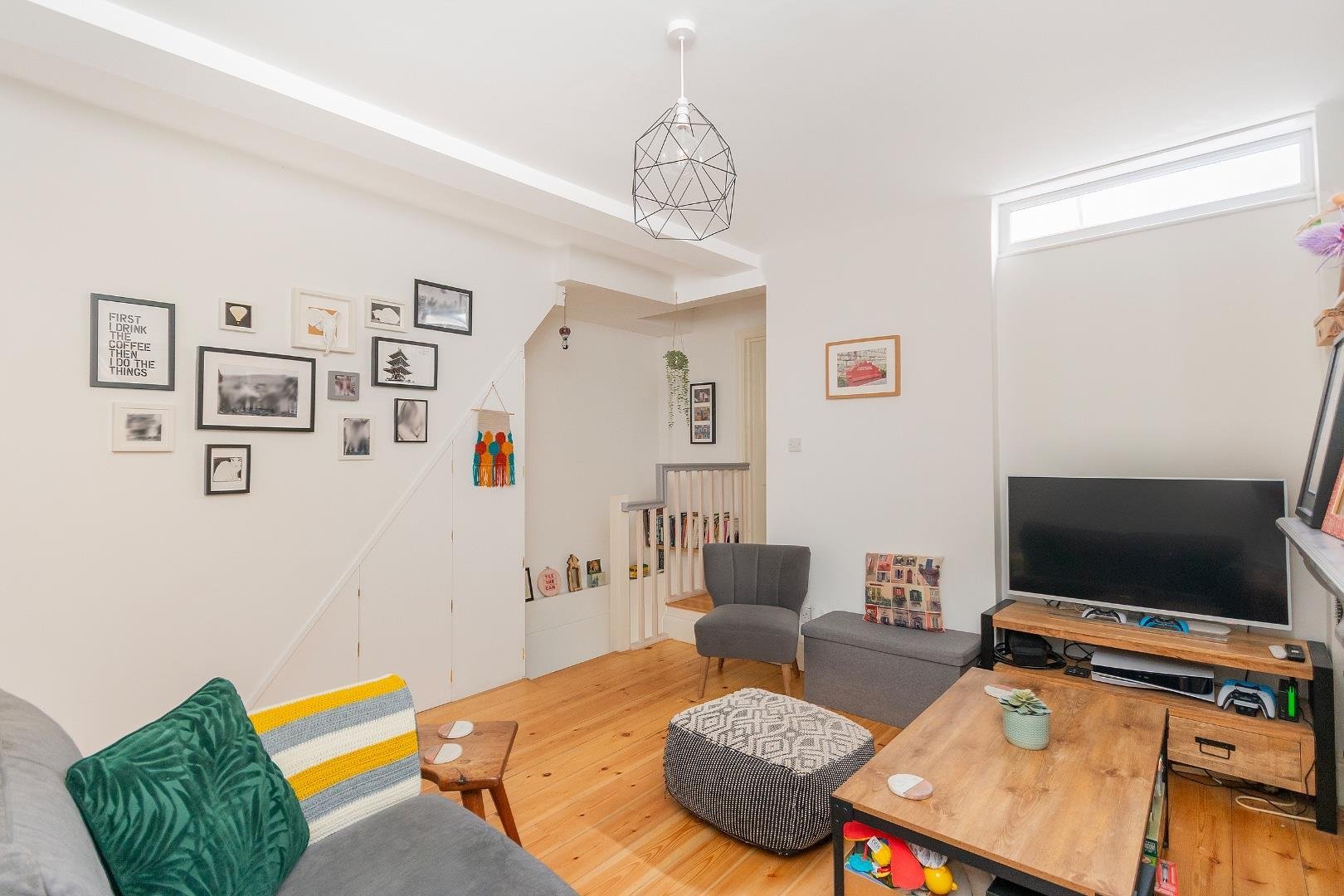 Friezewood road ashton 34857100 g1 m9 frbr lounge a
