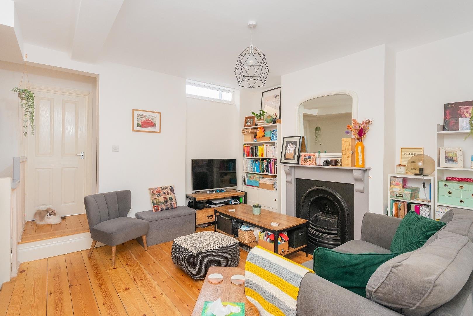 Friezewood road ashton 34857100 g1 m9 frbr lounge d