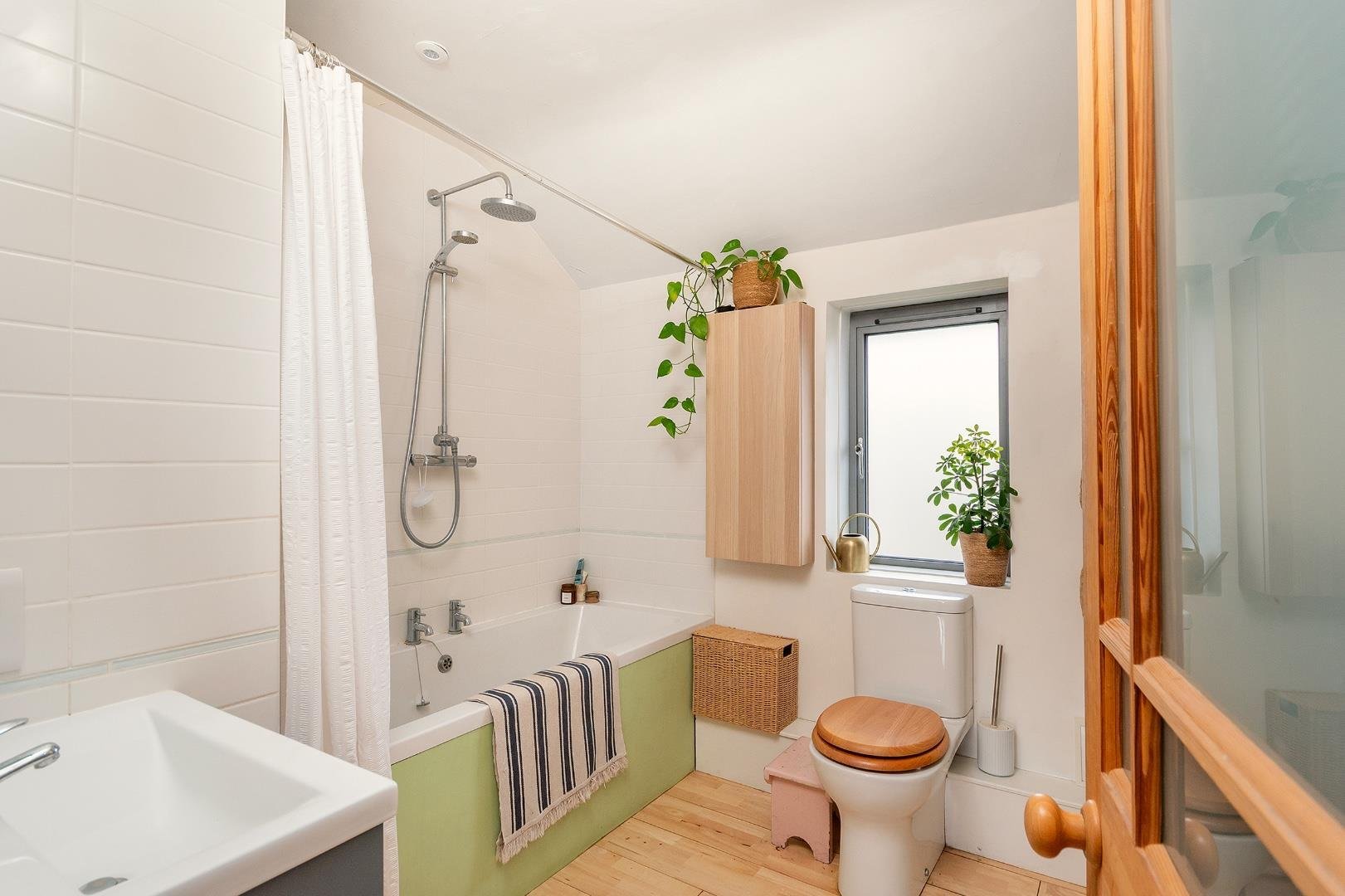 Frobisher road ashton 34619767 1 f9 ran bathroom b