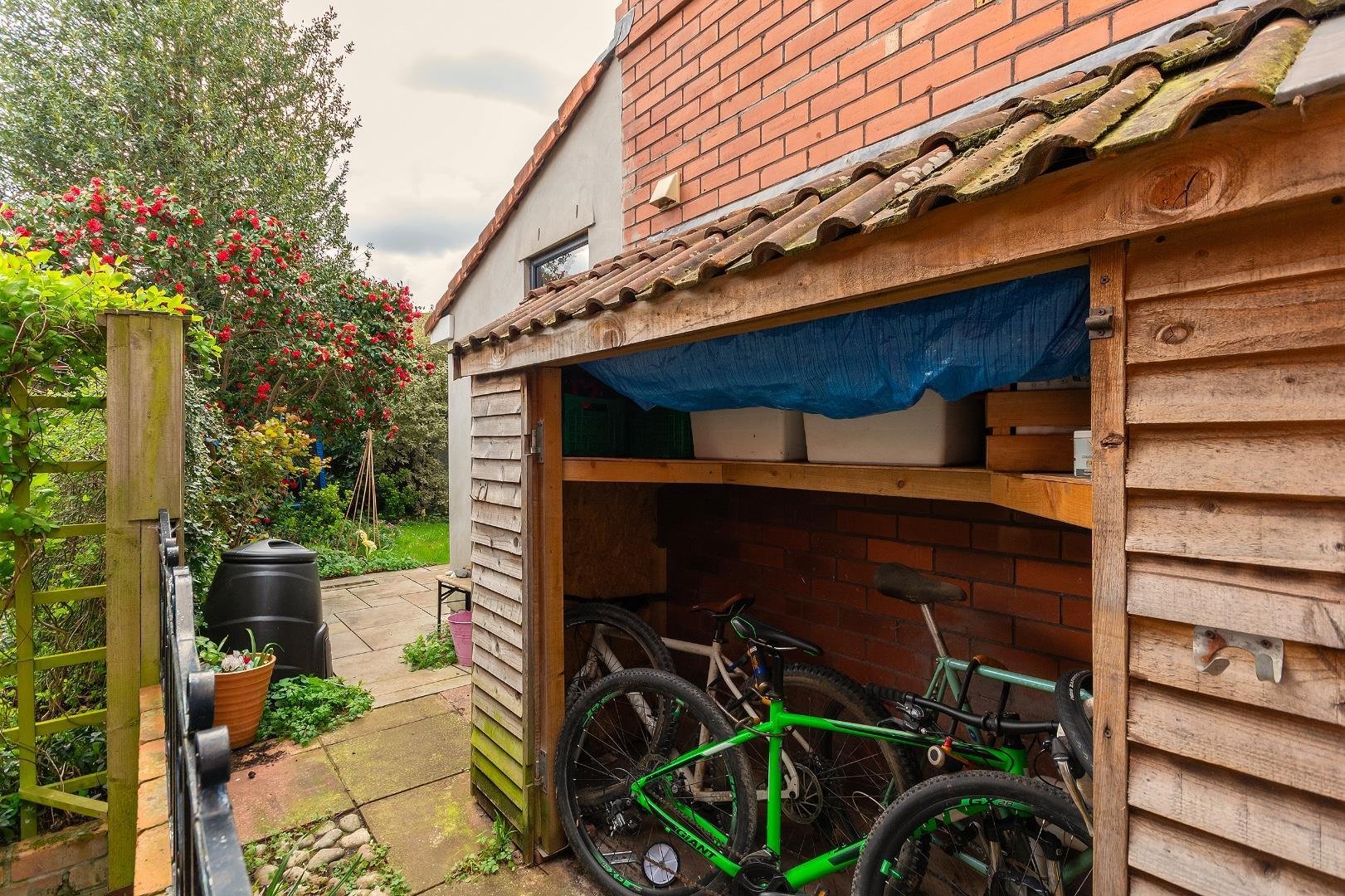 Frobisher road ashton 34619767 1 f9 ran bike shed a