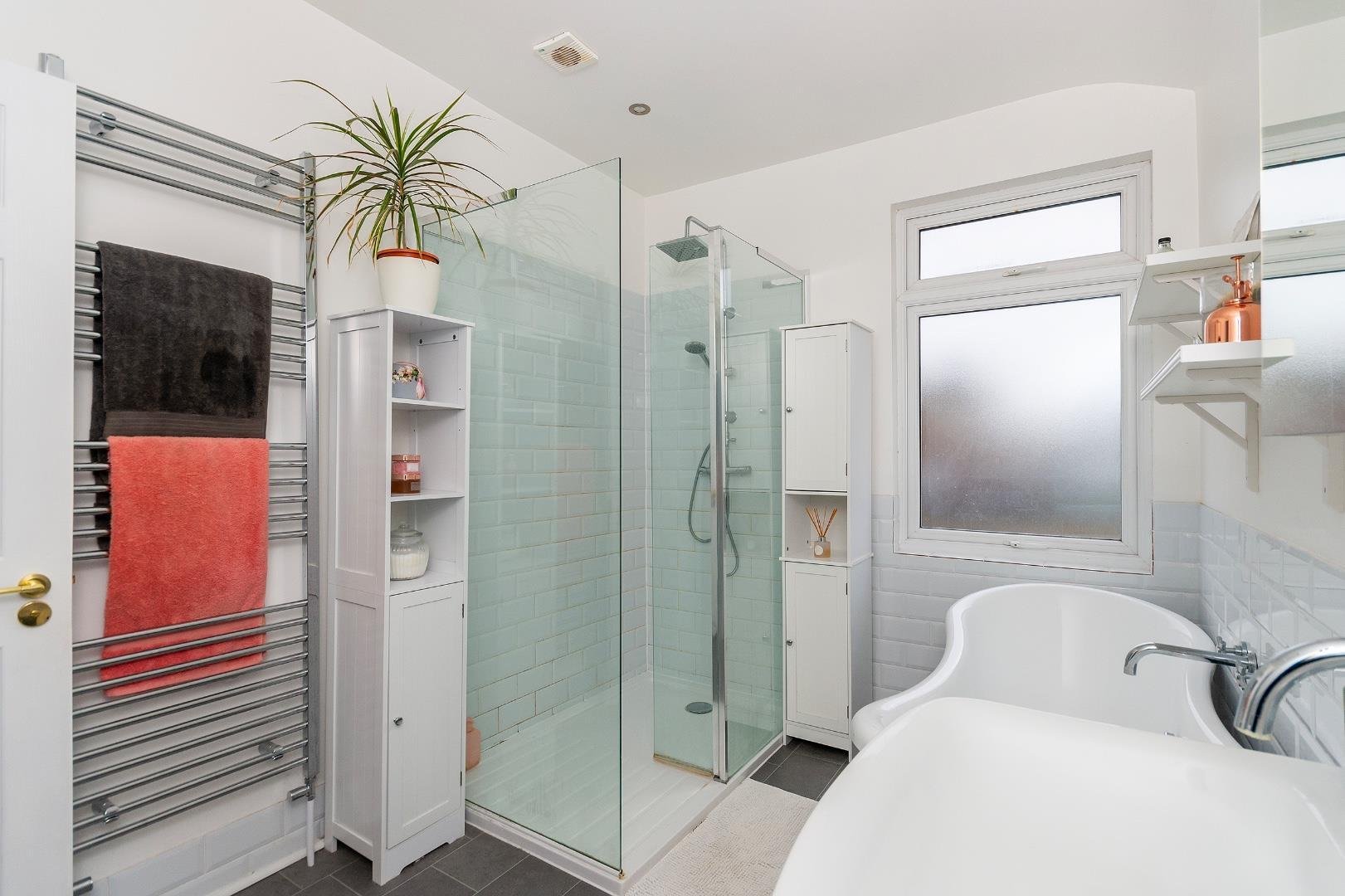 Garnet street bedminster 33823006 1 g5 sbr bathroom b