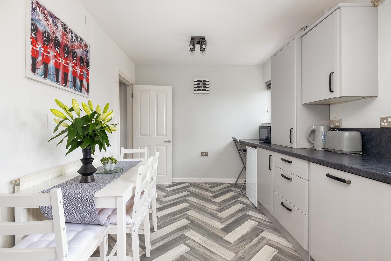 Gatehouse avenue hartcliffe 33340370 cd7 a7522