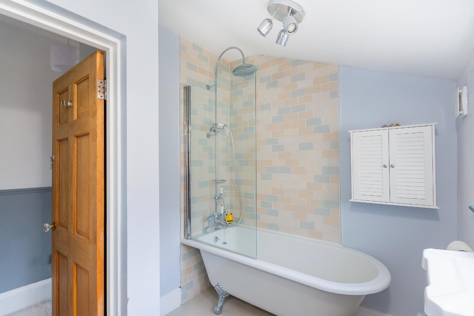 Glena avenue knowle 34157022 2 g2 ake bathroom b