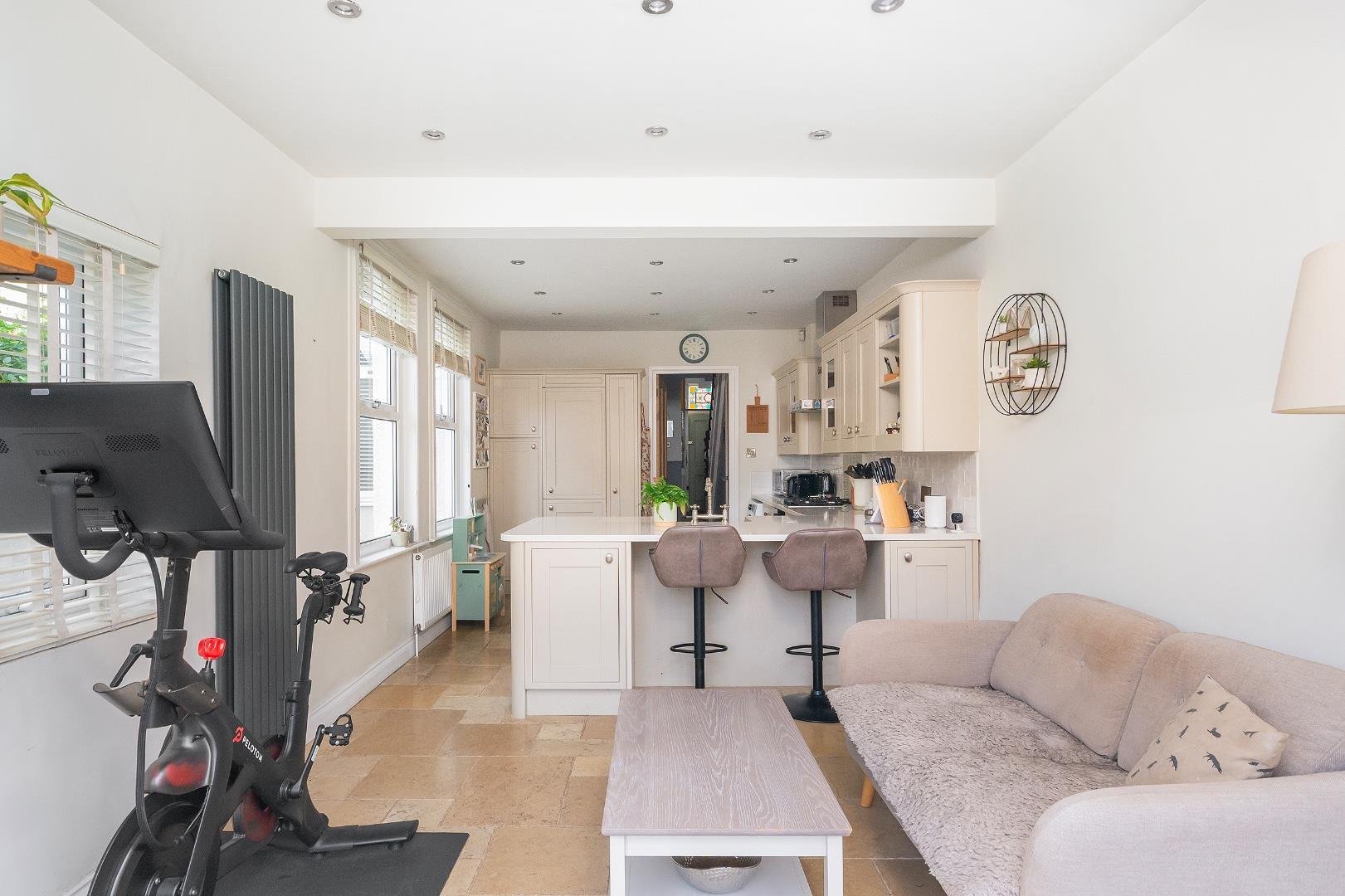 Glena avenue knowle 34157022 2 g2 ake kitchen a