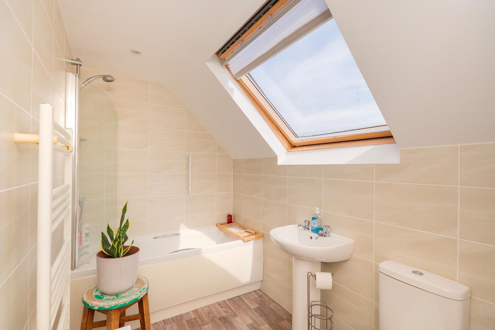 Glendale downend 34760210 0 g7 ede bathroom b
