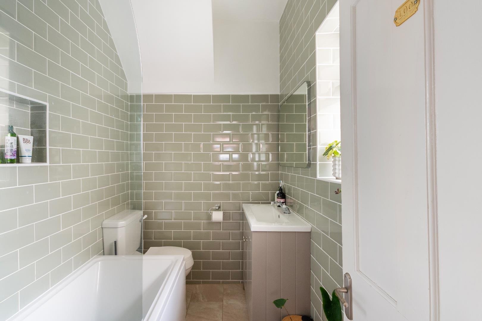 Gloucester road horfield 34455867 g5 f0 g3 rhd bathroom c