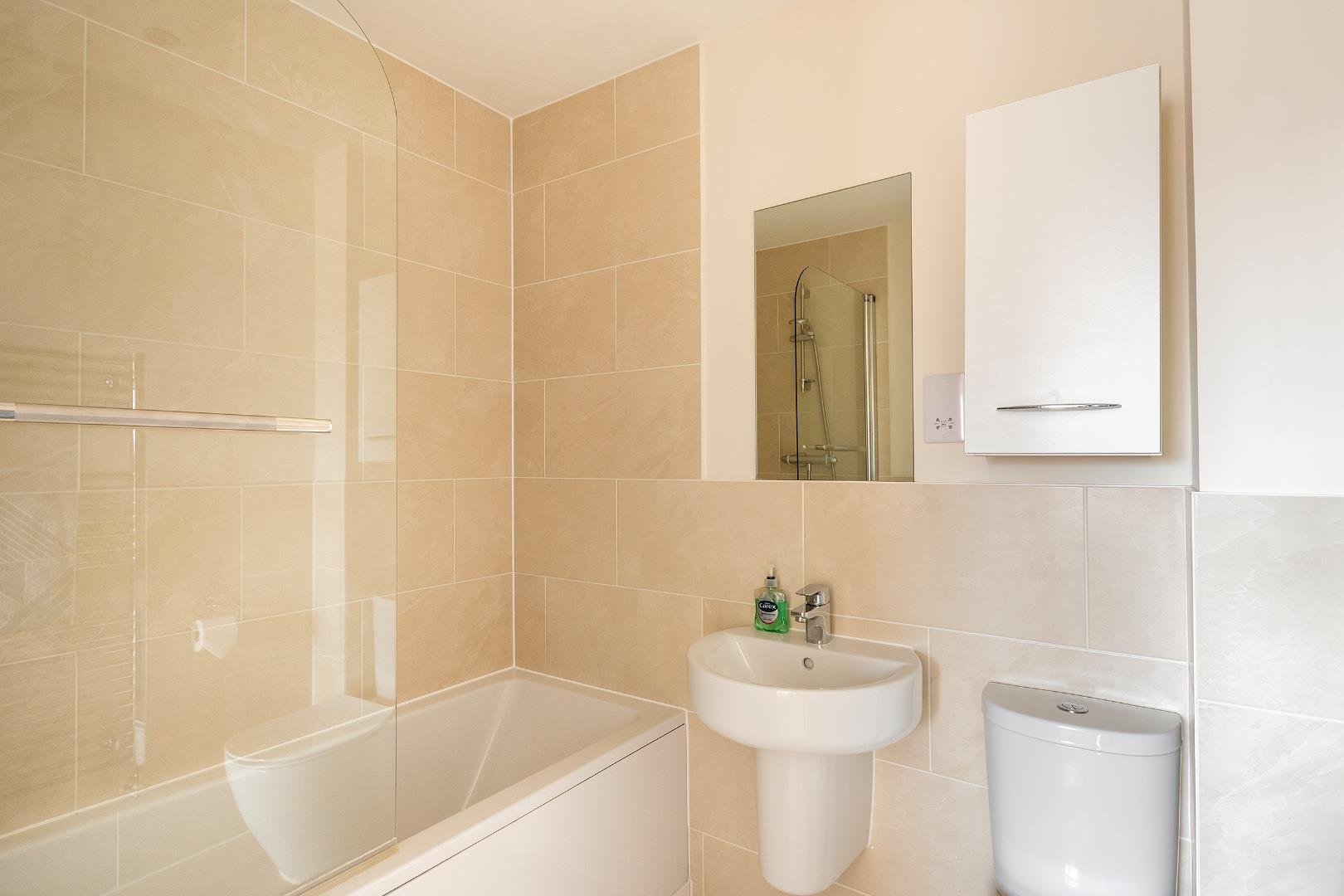 Great clover leaze stoke gifford 33830882 0 g7 clcv bathroom b