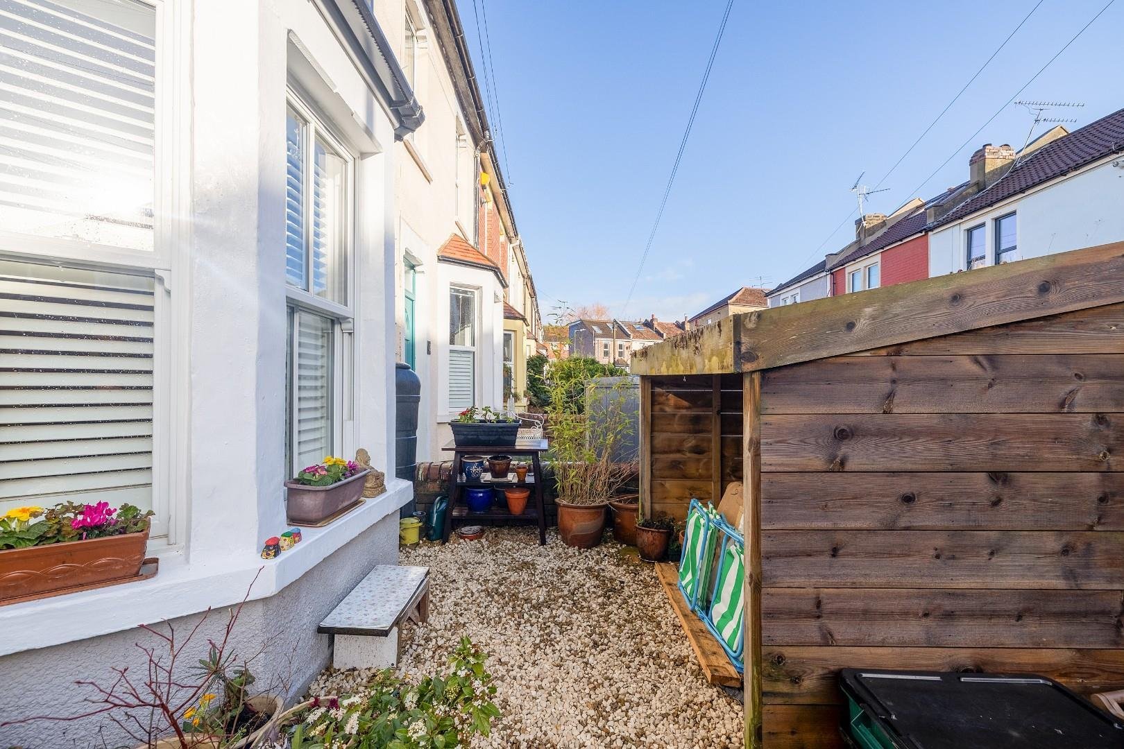 Grove park terrace fishponds 33636135 cd7 a1048 hdr