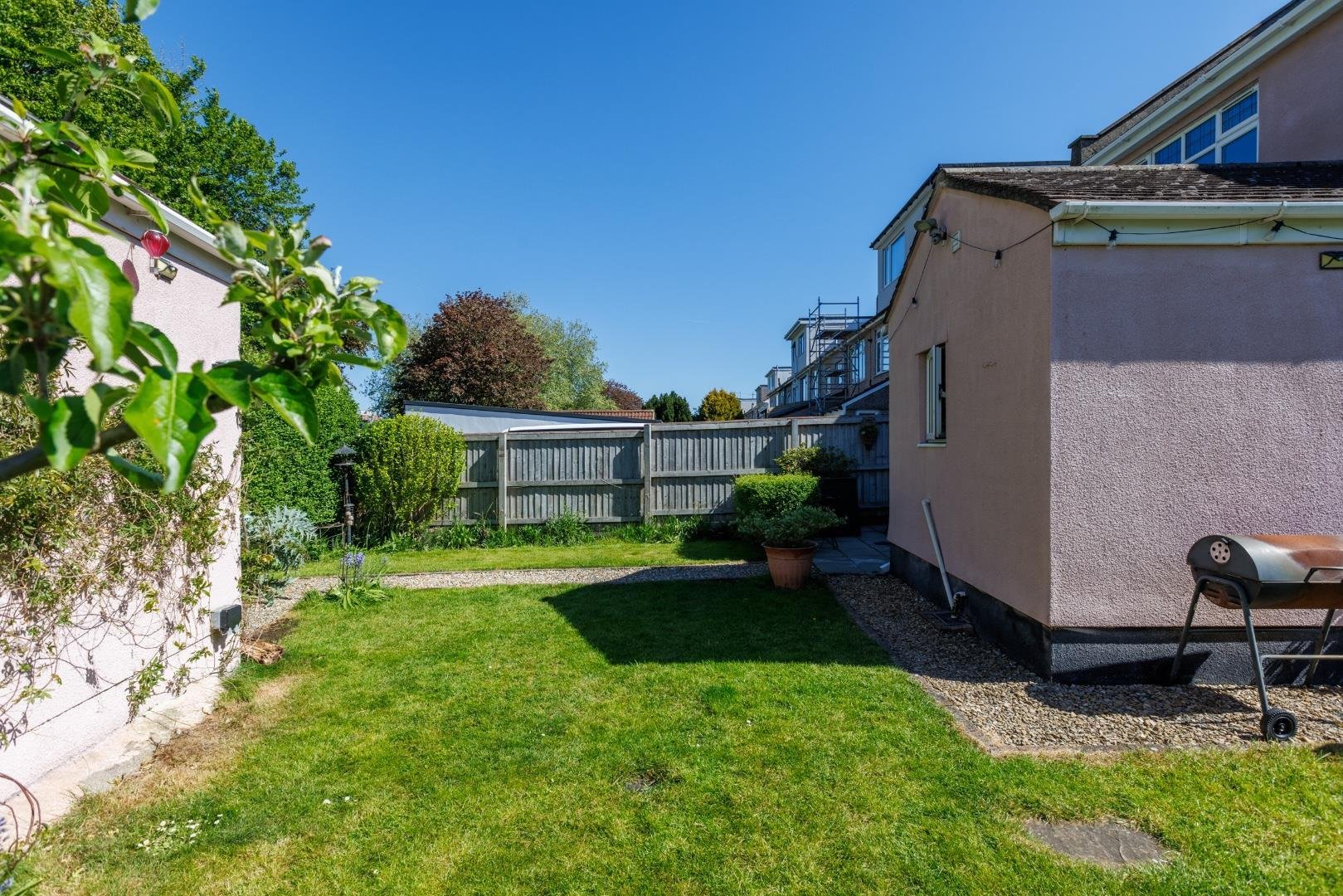 Hendre road ashton 34652459 1 hendre road 37