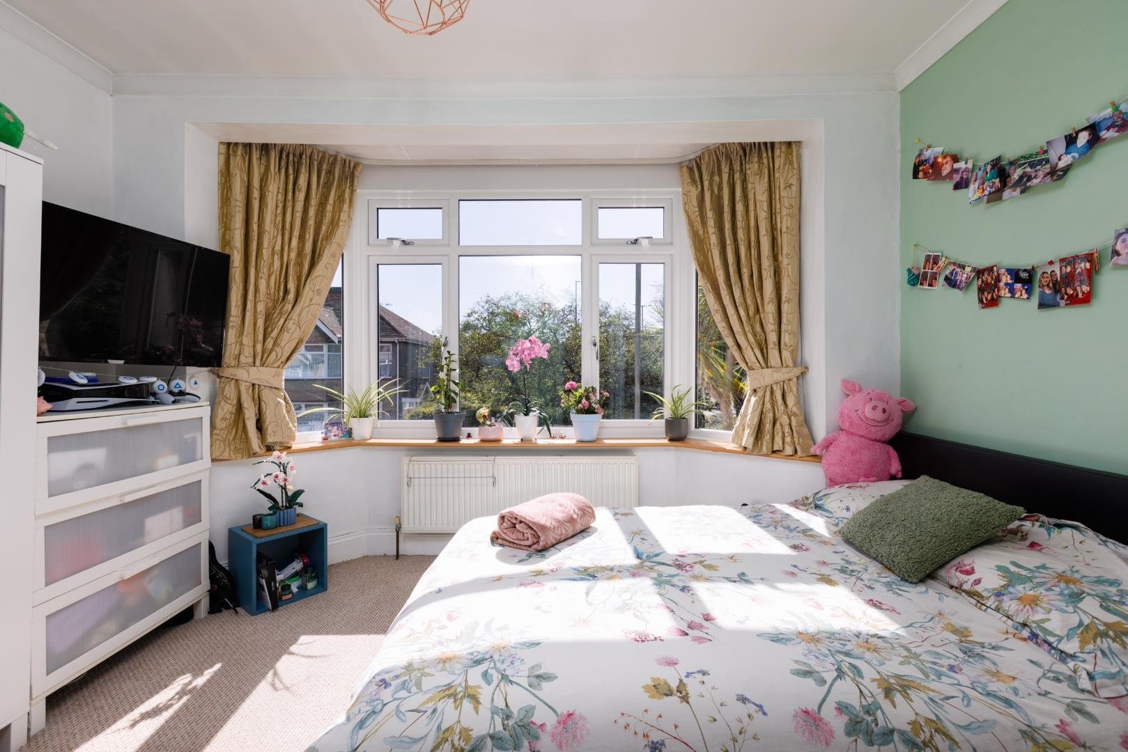 Hendre road ashton 34652459 1 hendre road 4