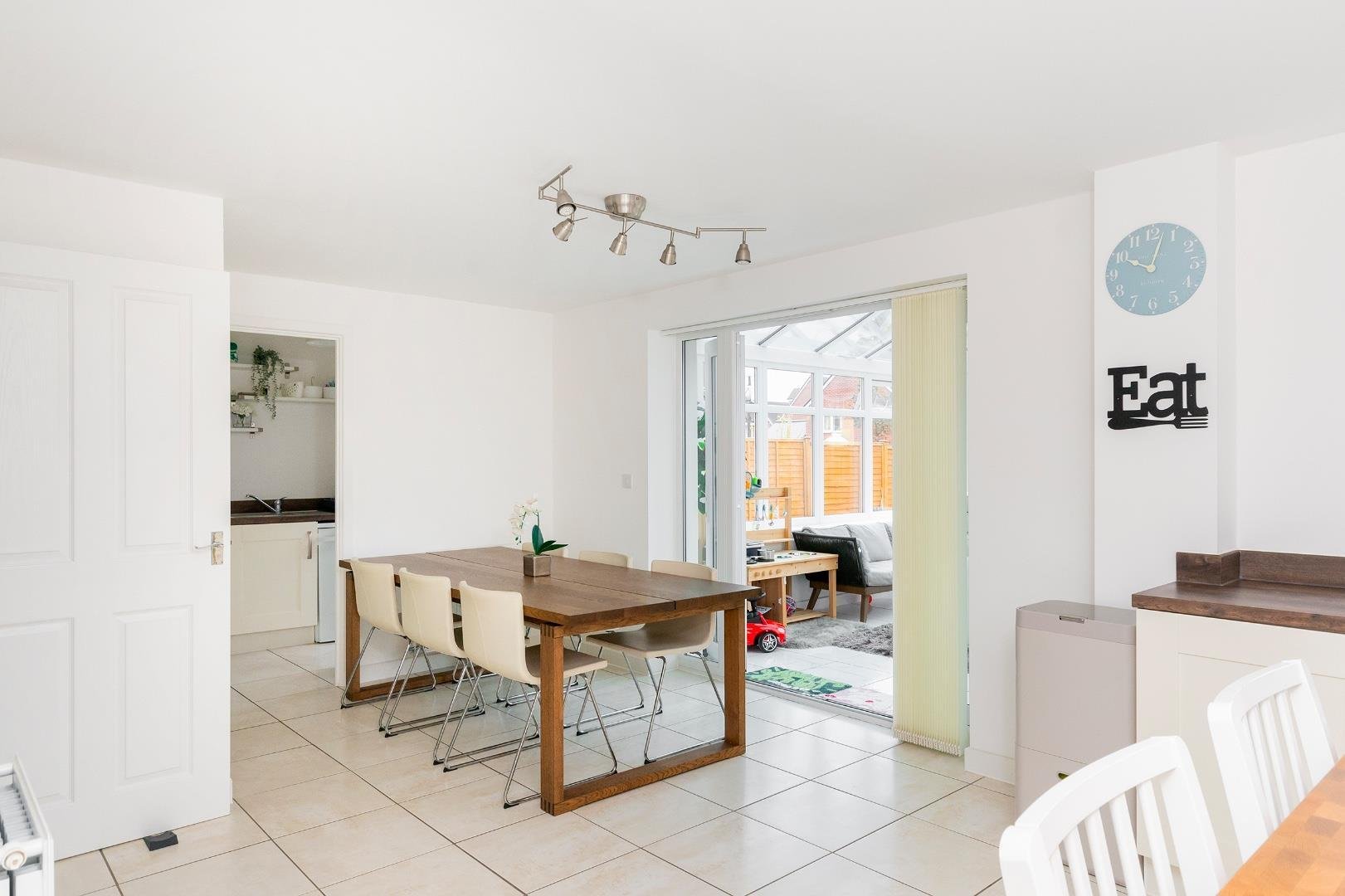 Henry shute road stoke gifford 33060866 2 hsr8 sg kitchen diner b