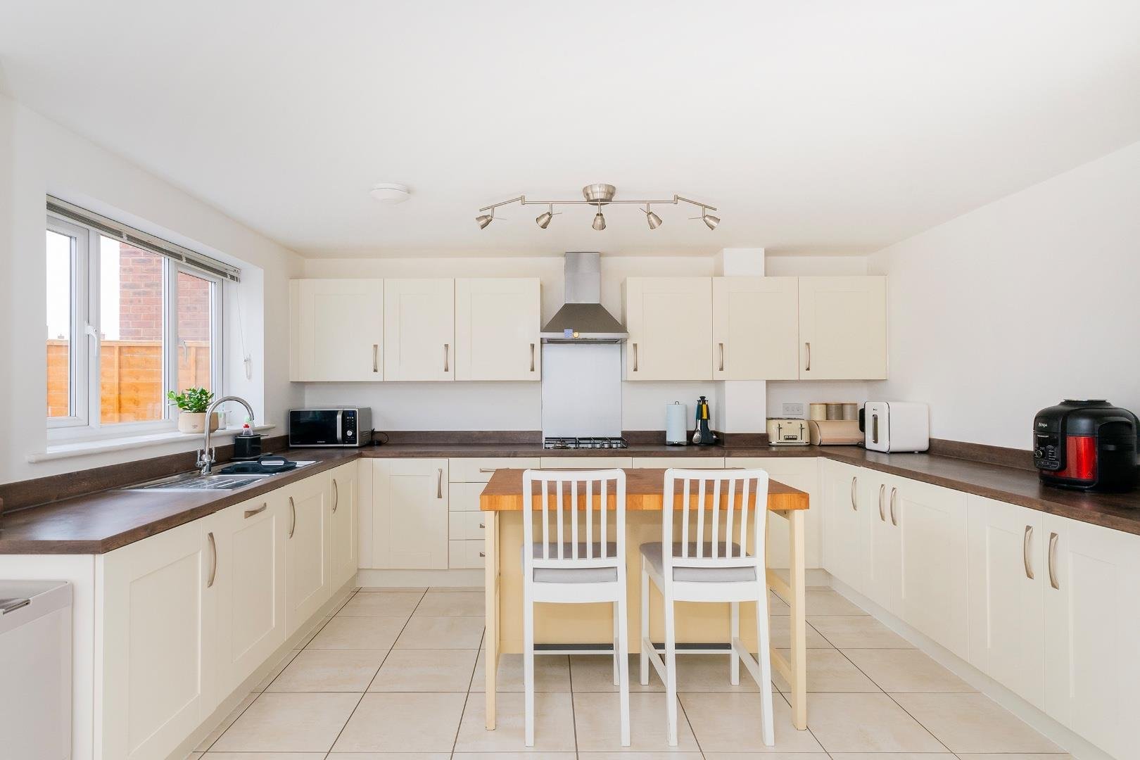Henry shute road stoke gifford 33060866 2 hsr8 sg kitchen diner d
