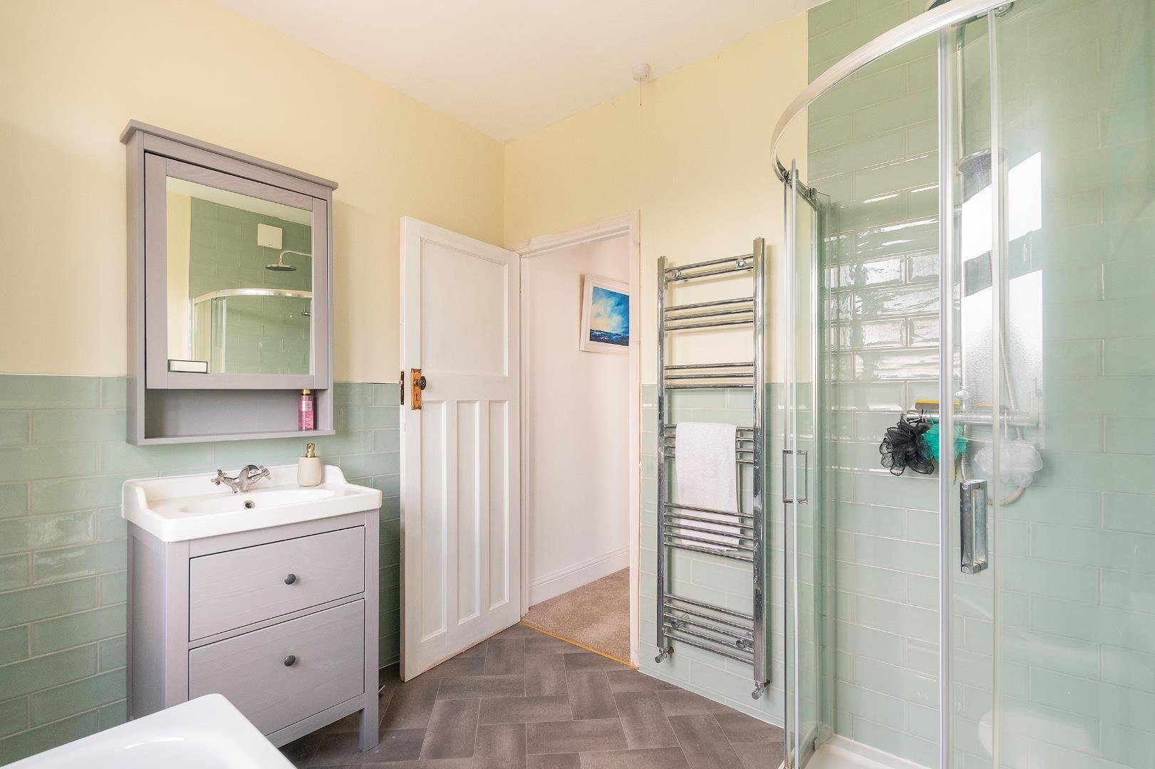Hill view henleaze 33918909 1 h0 v8 he bathroom a