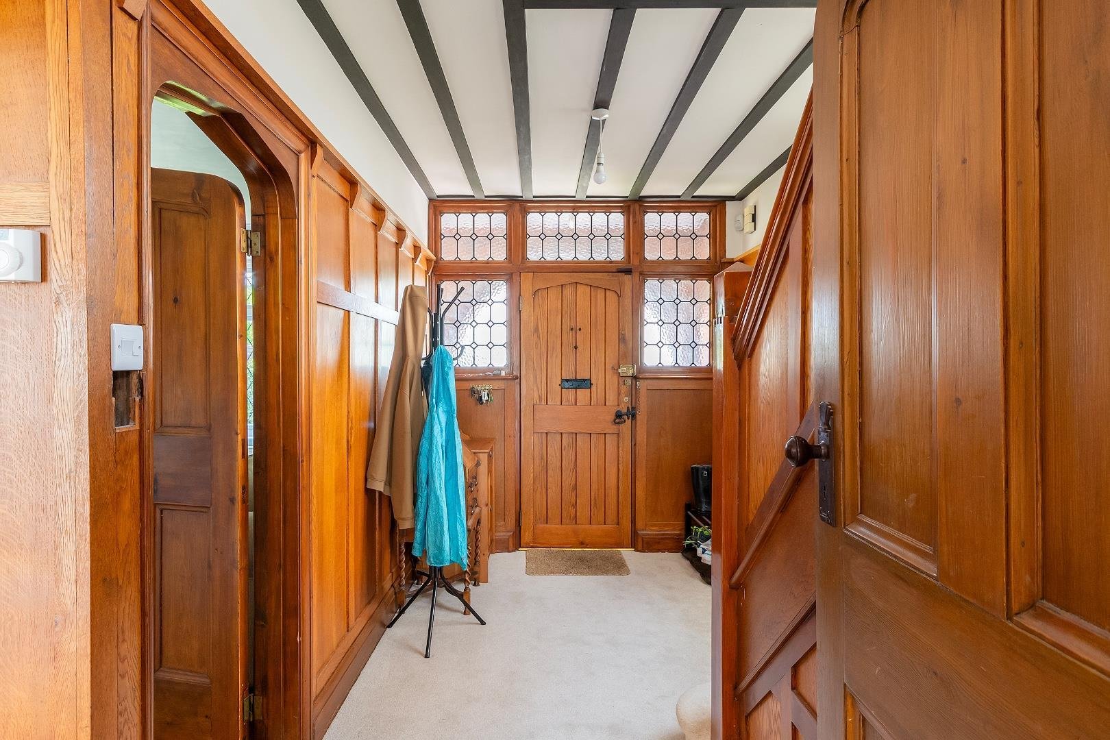 Hill view henleaze 33918909 1 h0 v8 he hallway d