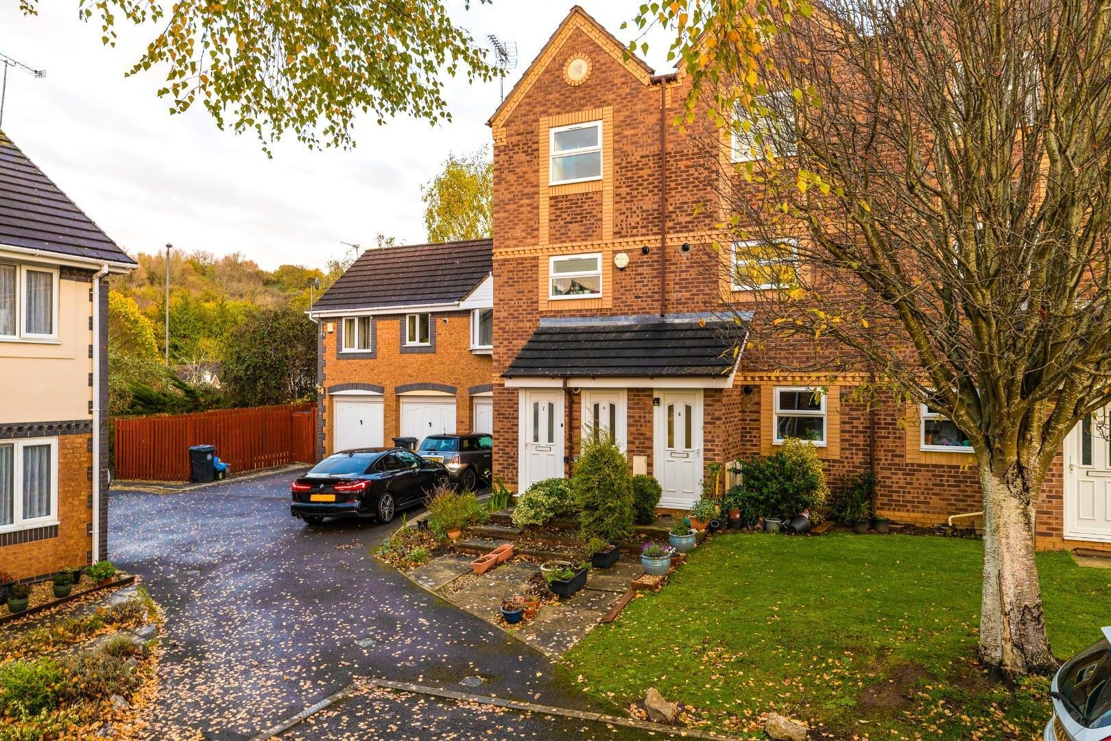 Holy well close st annes park 31973946 cd7 a2300