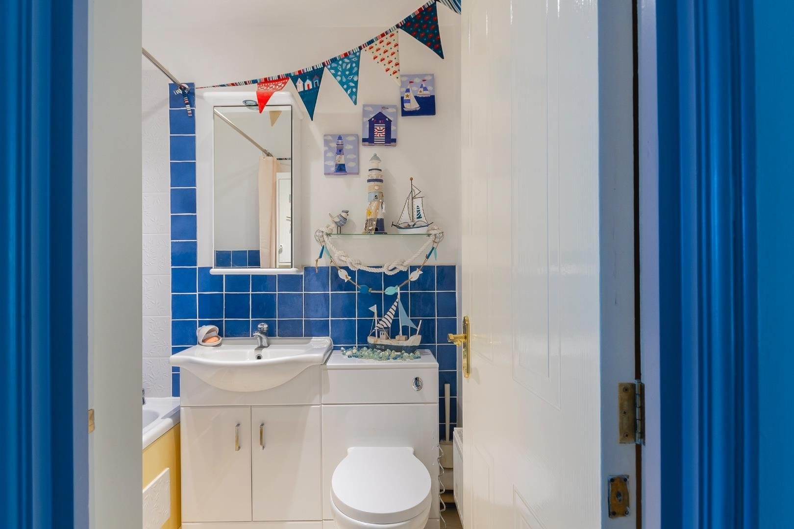Holywell close st annes park 32418712 esolcllewyloh90 bathroom b