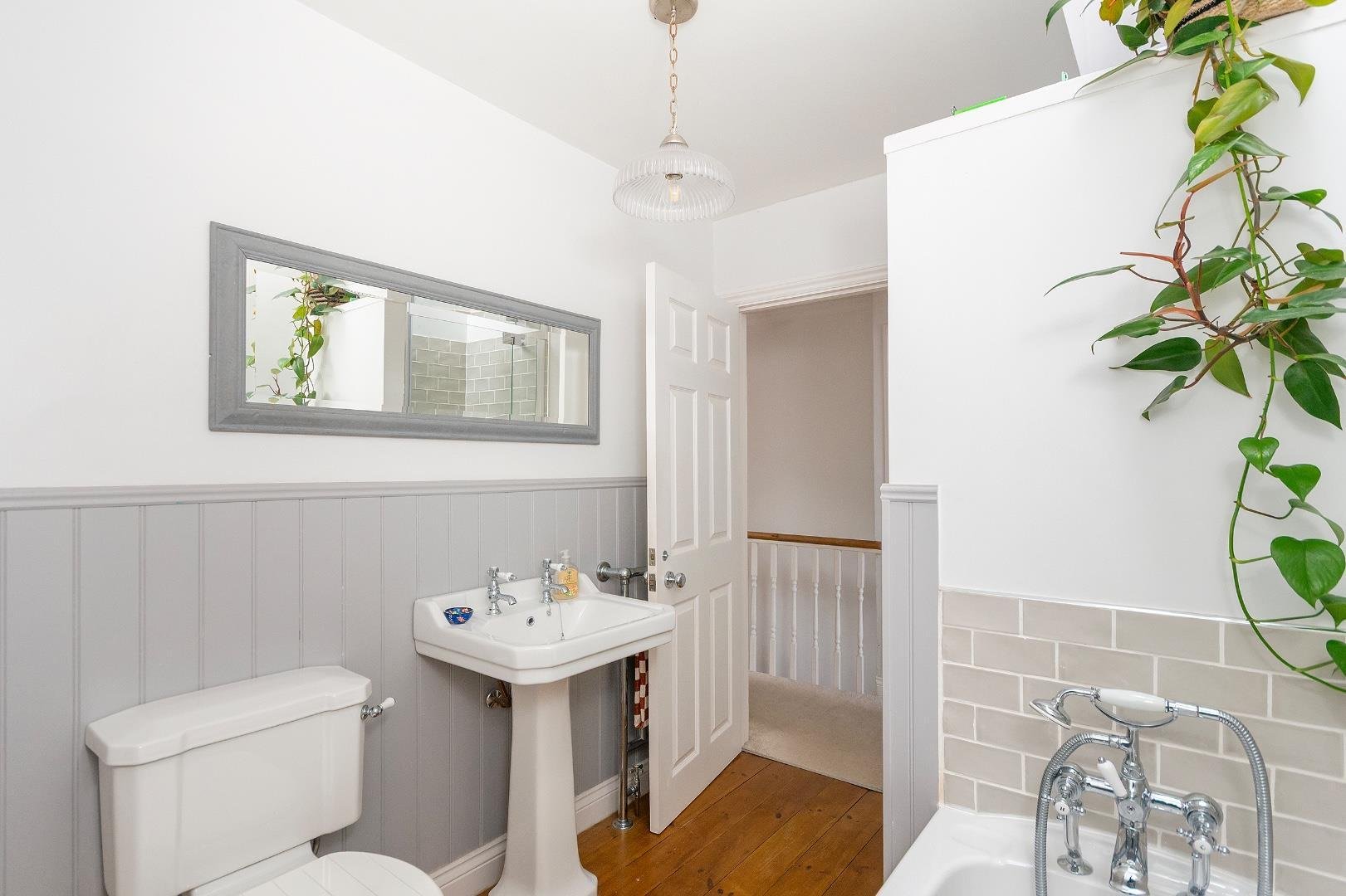 Islington road southville 33919689 1 i1 rse bathroom a