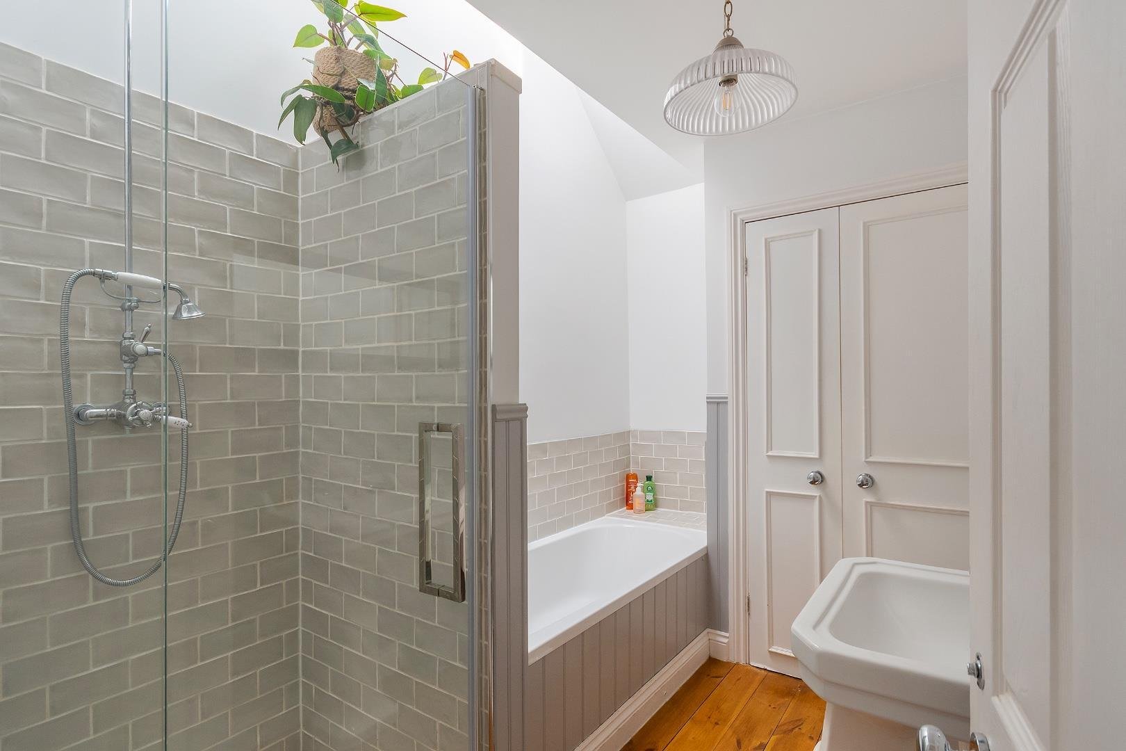 Islington road southville 33919689 1 i1 rse bathroom b