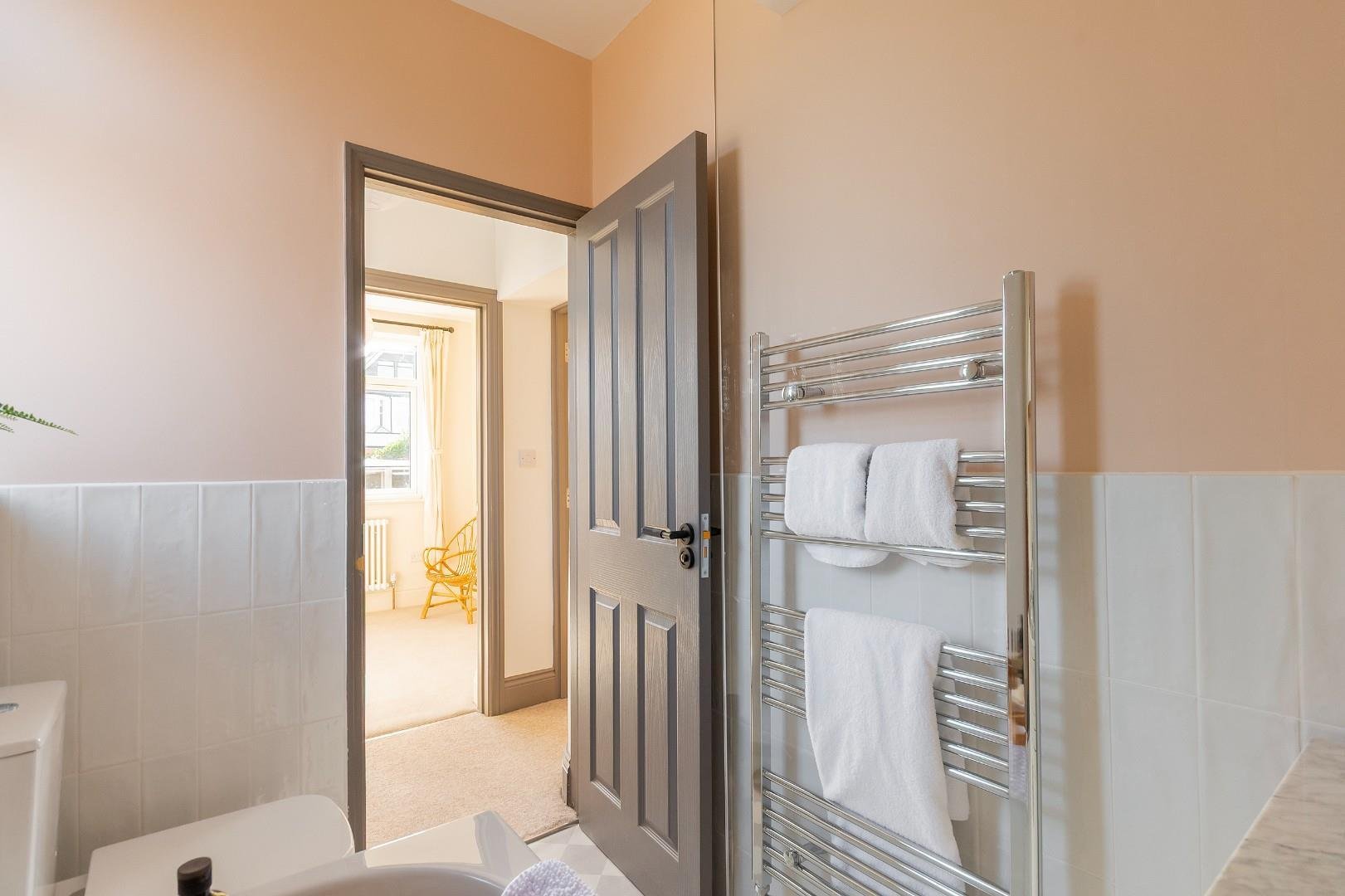 Knowle road totterdown 33712207 f2 d9 krtn bathroom a
