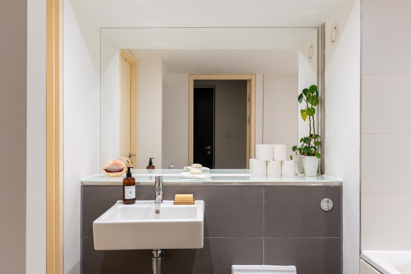 Lakeshore drive hartcliffe 33572372 2 l1 s0 bh bathroom d