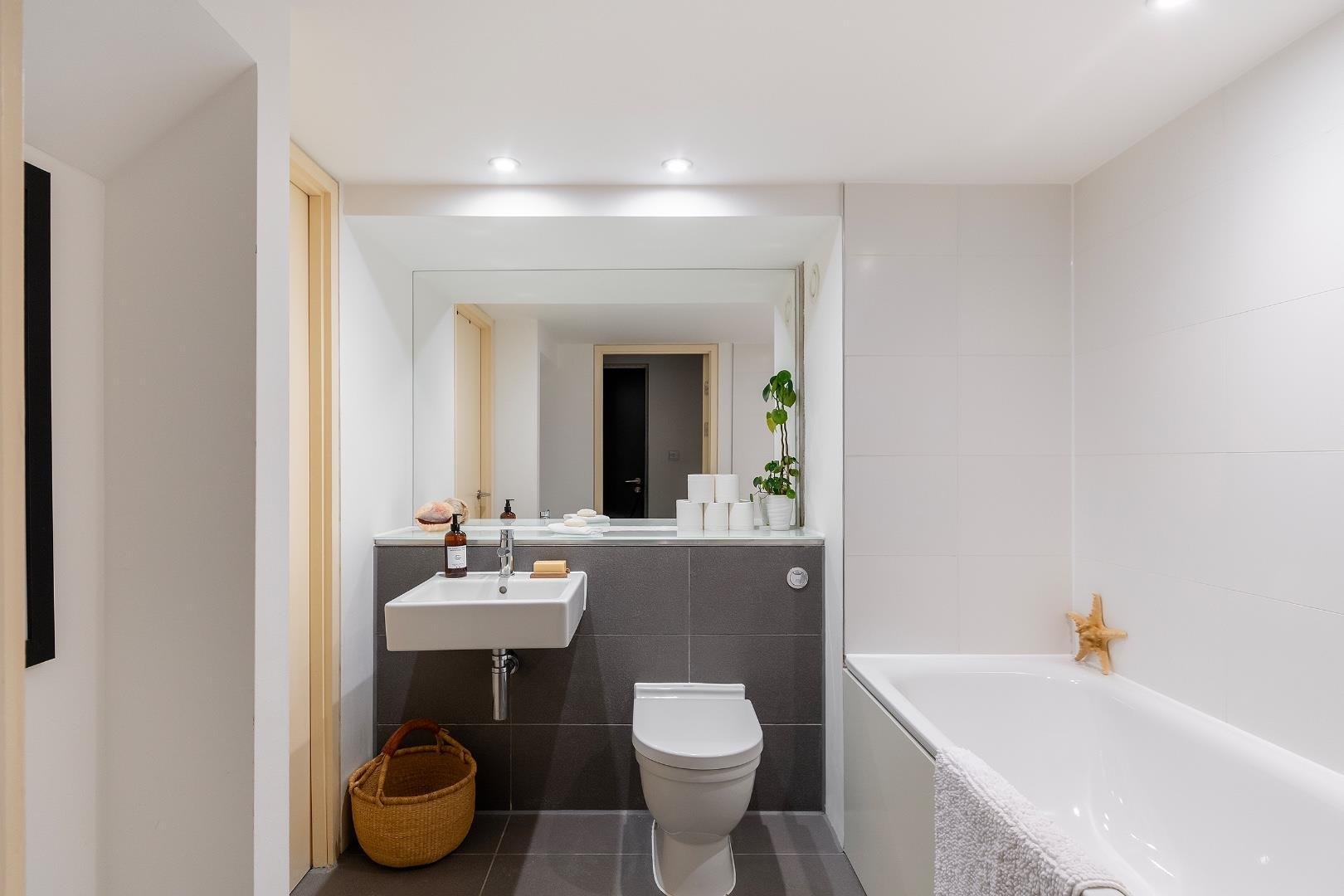 Lakeshore drive hartcliffe 33572372 2 l1 s0 bh bathroom e