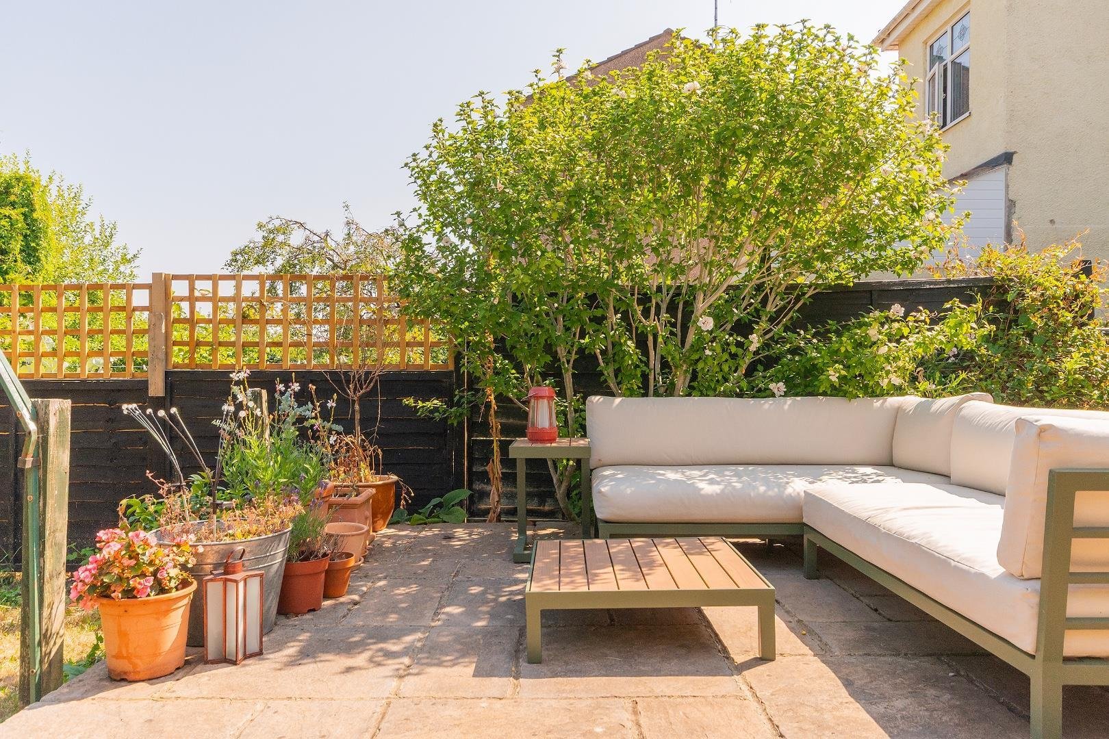 Lawn road fishponds 34837421 1 l2 r7 fs external f