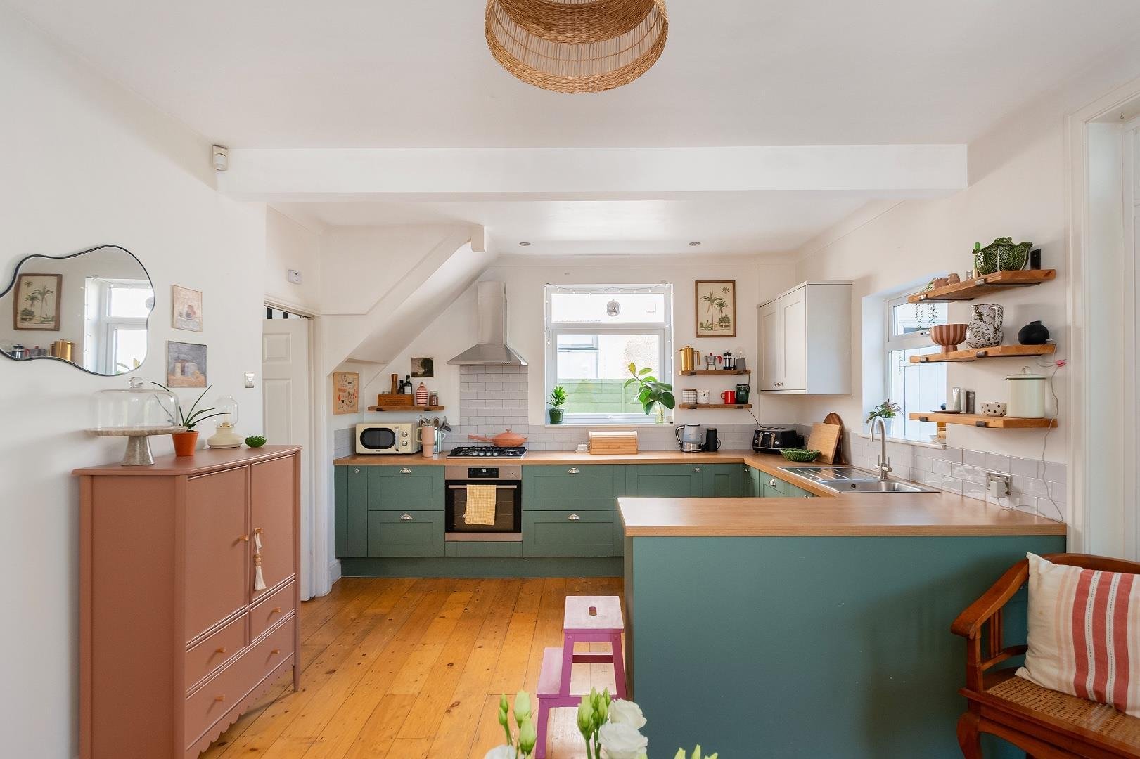 Lawn road fishponds 34837421 1 l2 r7 fs kitchen diner d