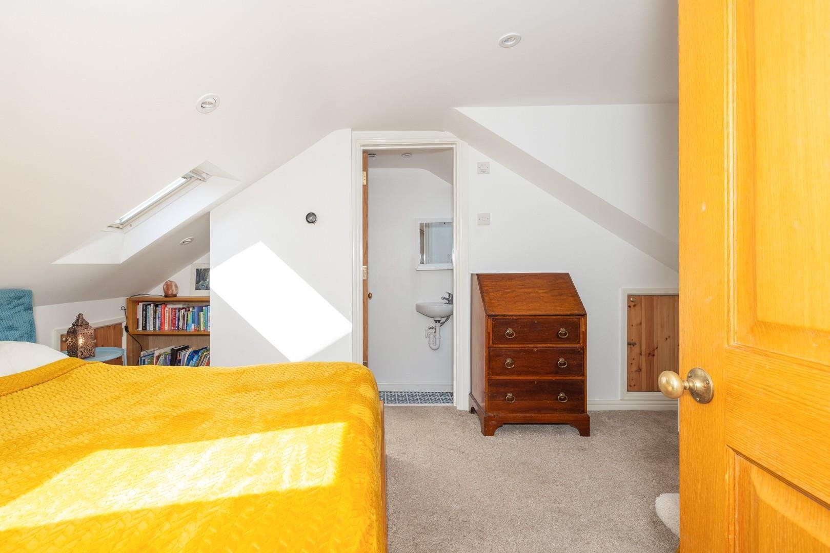 Lena street easton 34600931 char0002