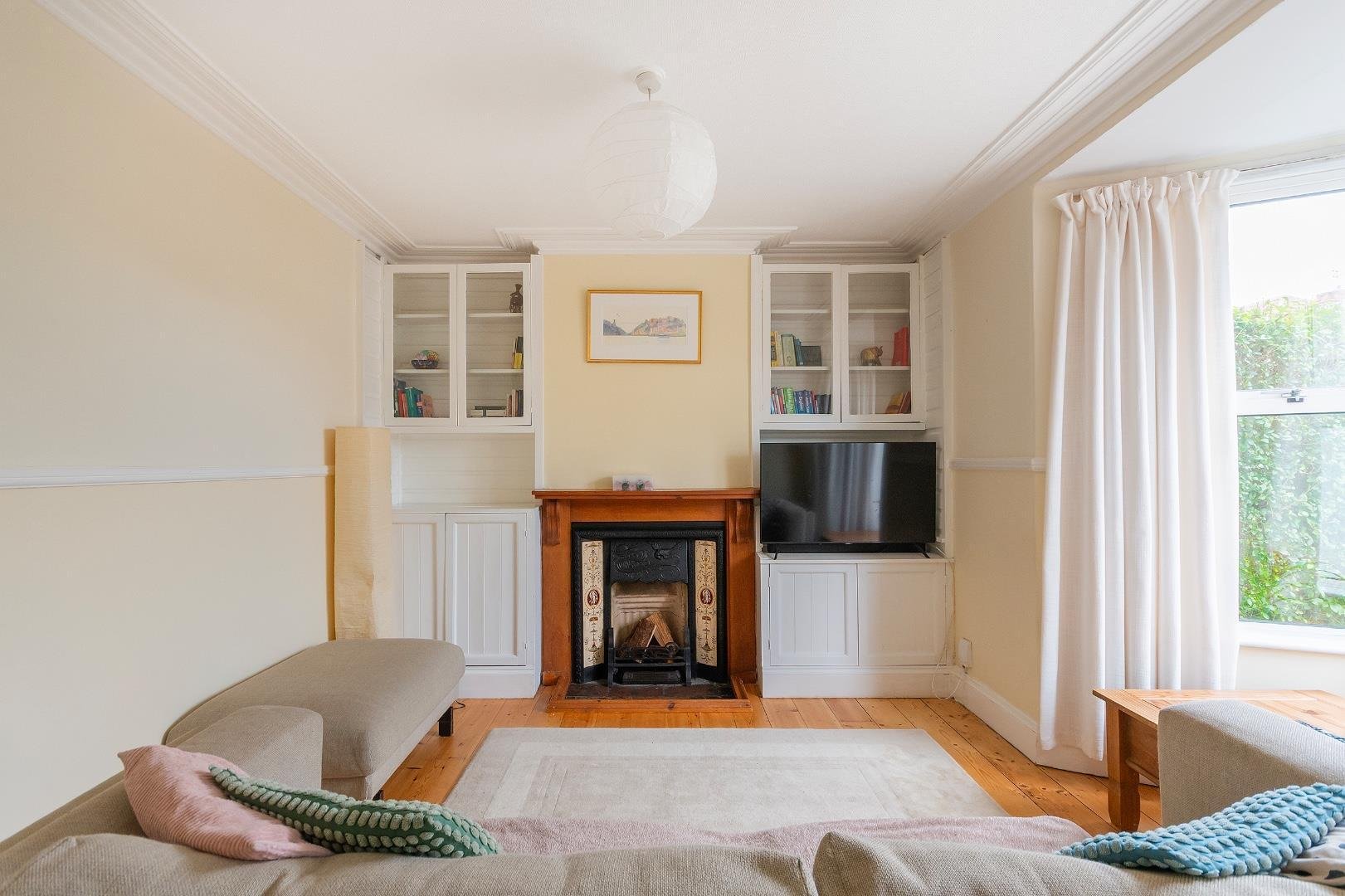 Mayfield park south fishponds 33770970 0 m7 psfs living room b