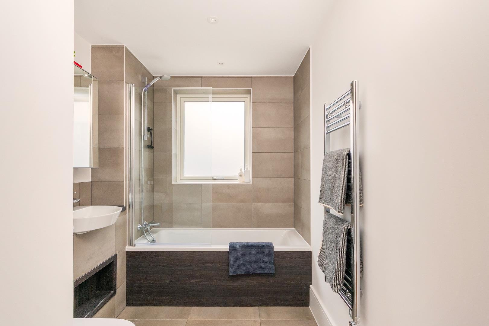 Mc arthurs yard harbourside 34457239 7 m8 ysi bathroom d