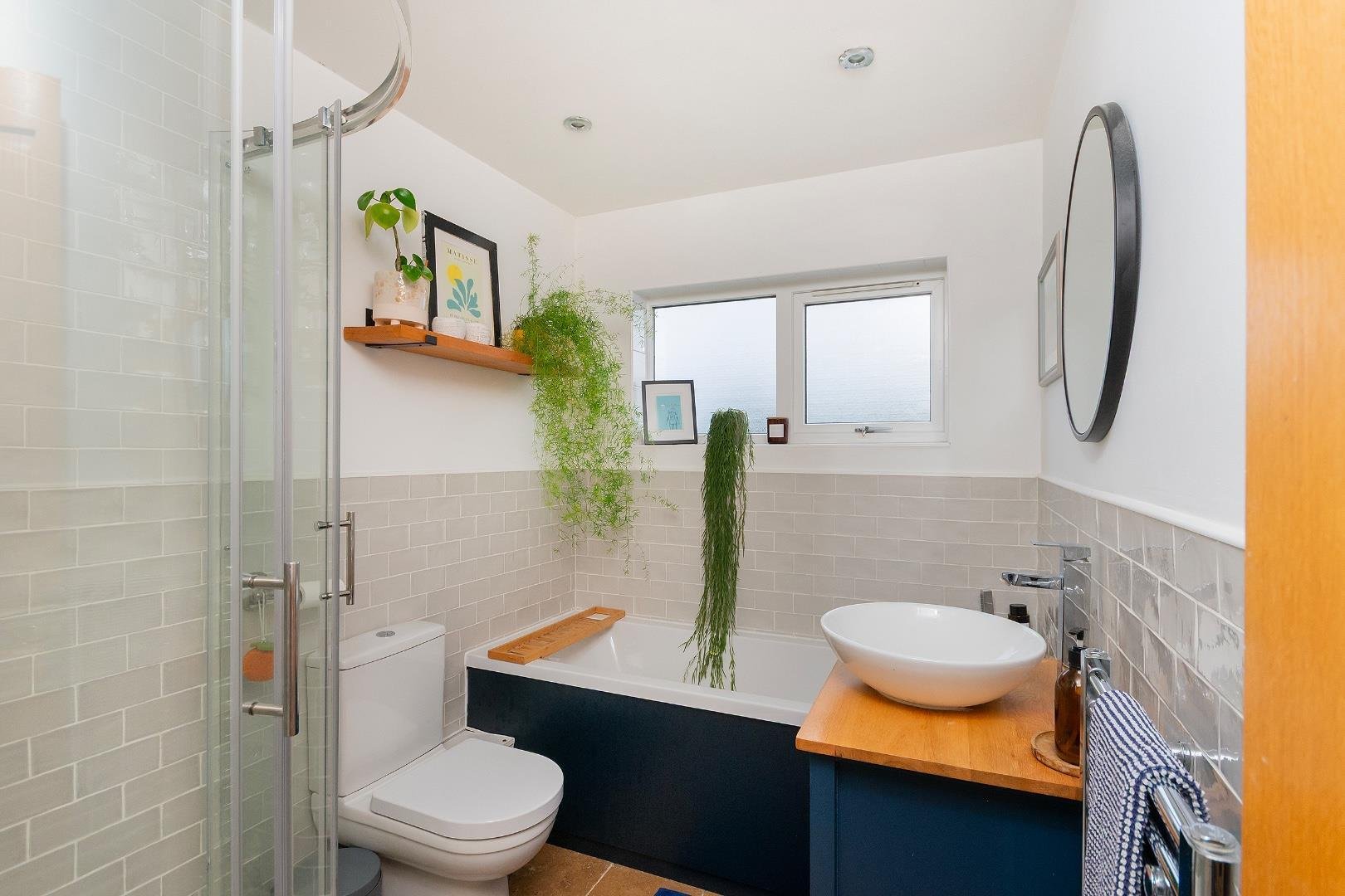 Moorlands road fishponds 34276505 0 m1 rfs bathroom c