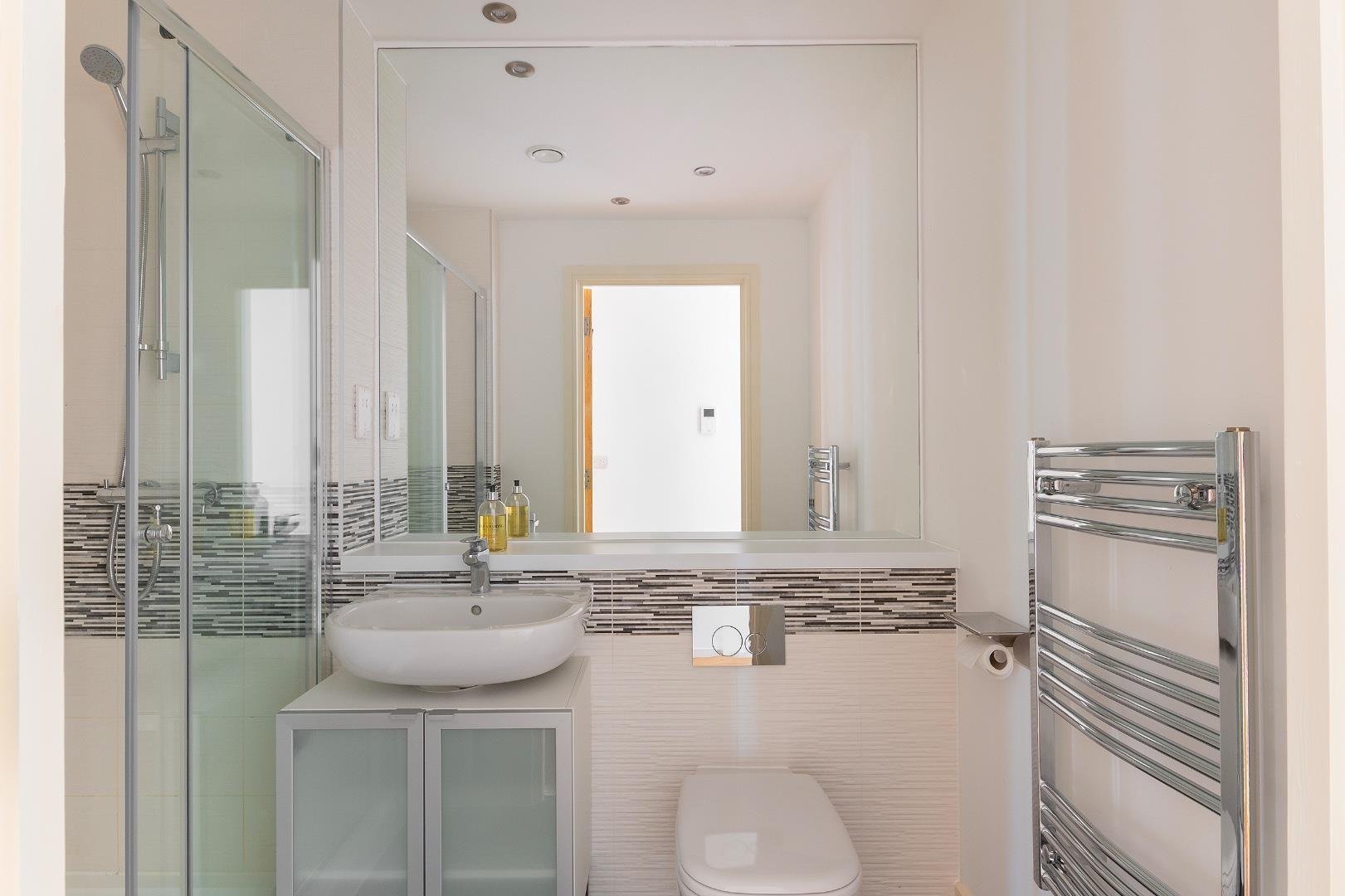 Number one building city centre 33723132 11 n04 occ bathroom a