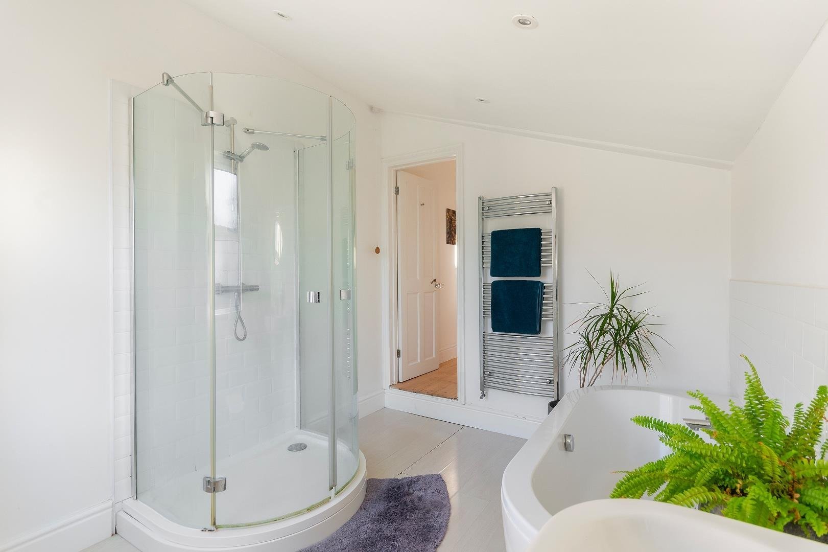 Oak road horfield 33565371 8 o6 rhd bathroom a