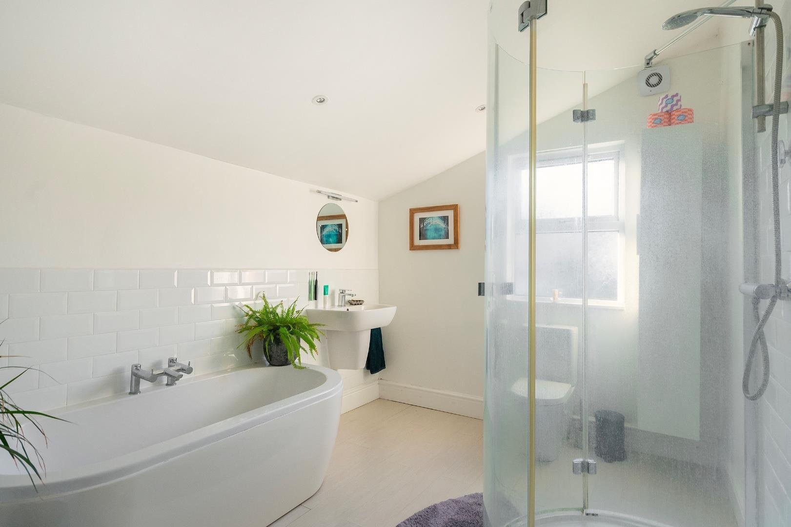 Oak road horfield 33565371 8 o6 rhd bathroom c