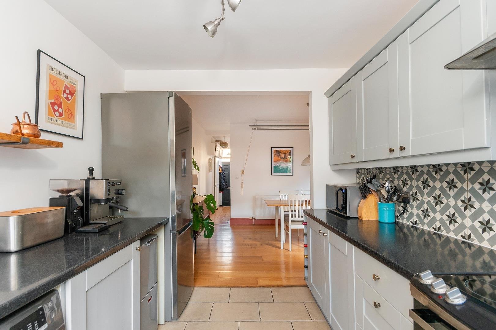 Oak road horfield 33565371 8 o6 rhd kitchen b