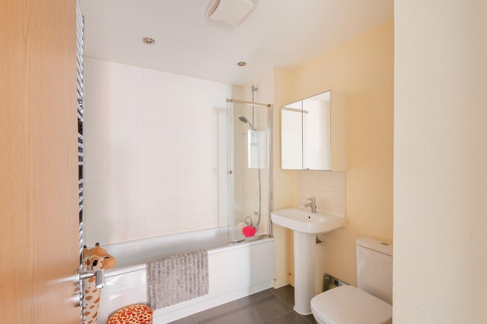 Oakhill drive bedminster 34749420 0 o5 dbr bathroom b