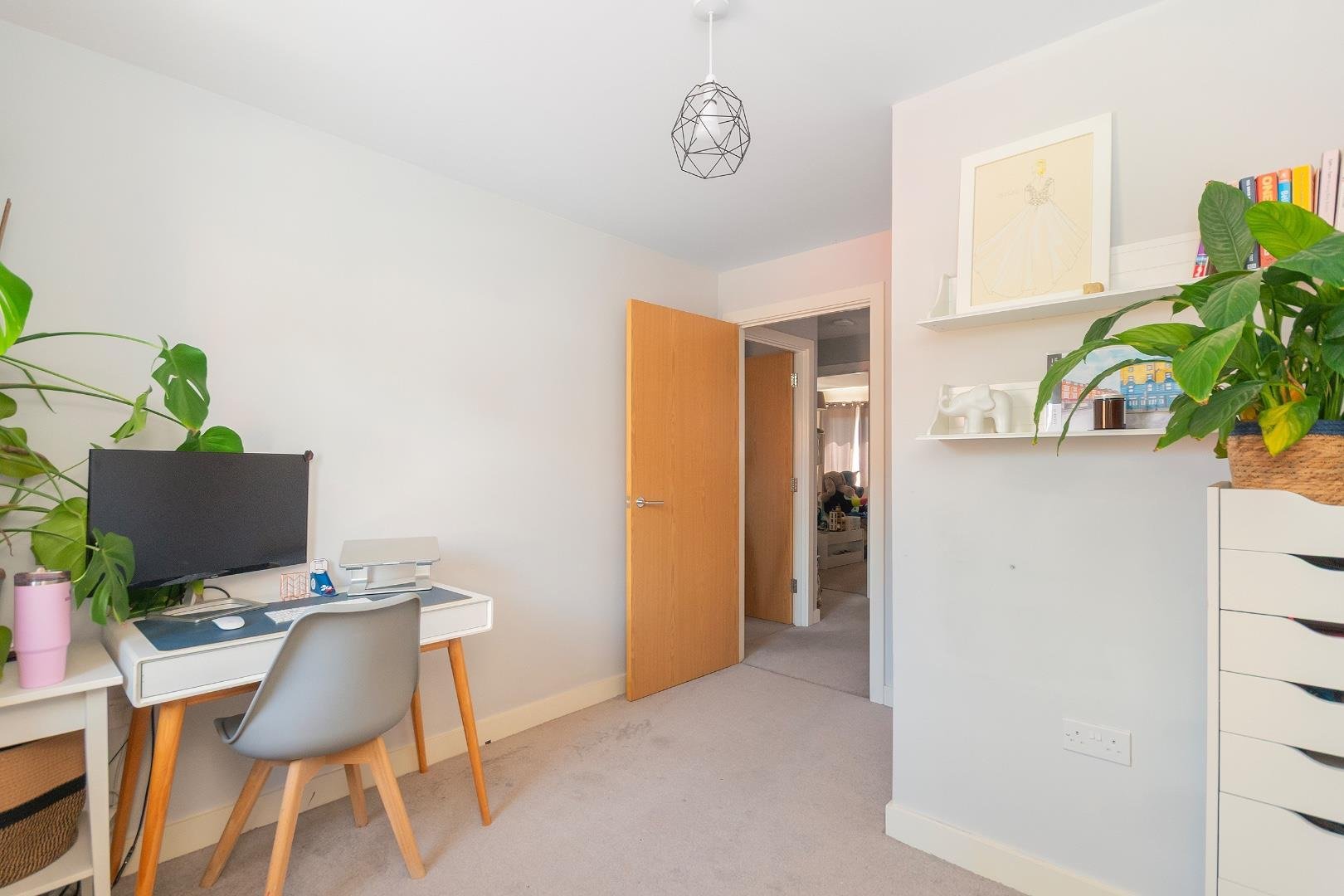 Oakhill drive bedminster 34749420 0 o5 dbr bedroom j