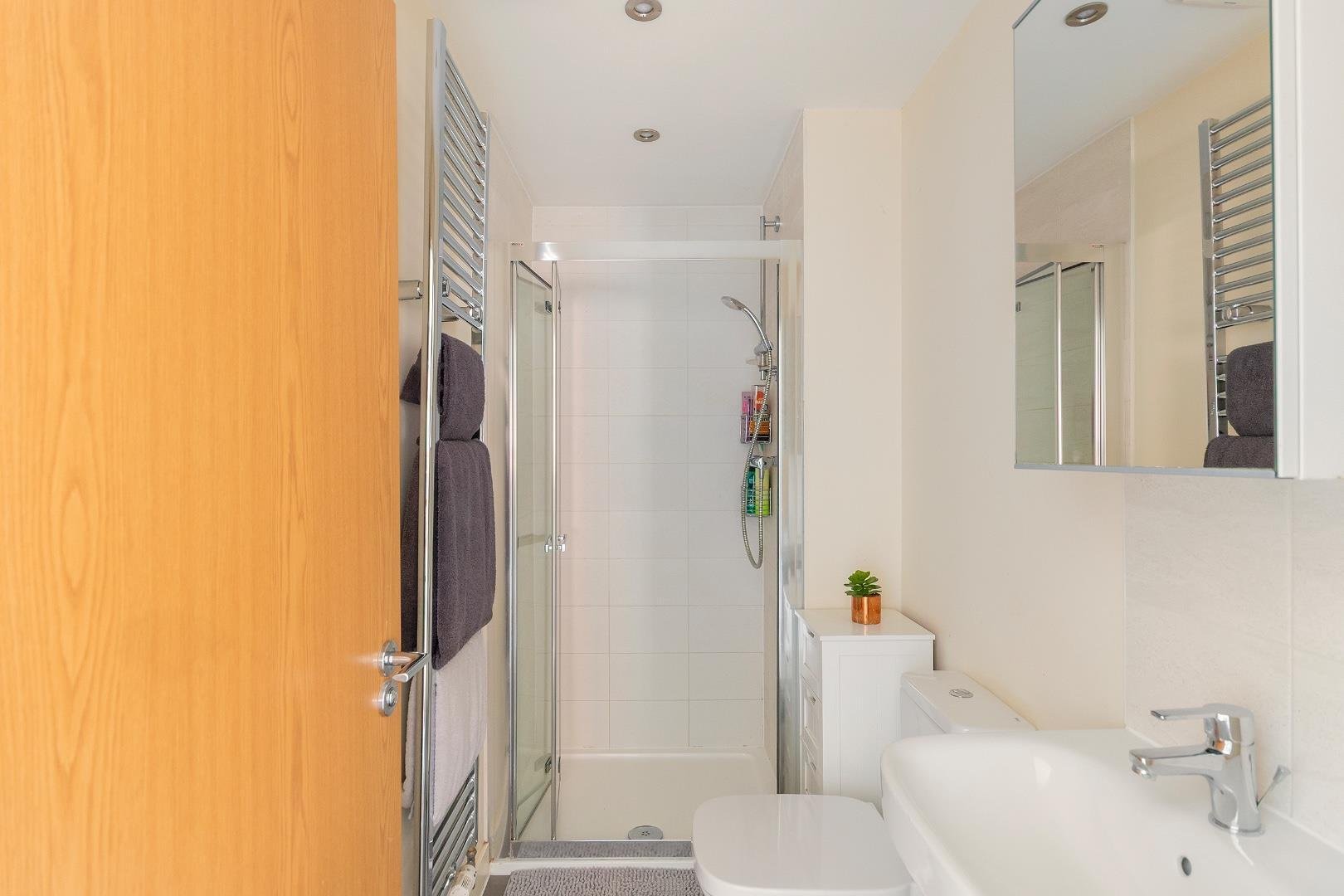 Oakhill drive bedminster 34749420 0 o5 dbr ensuite a