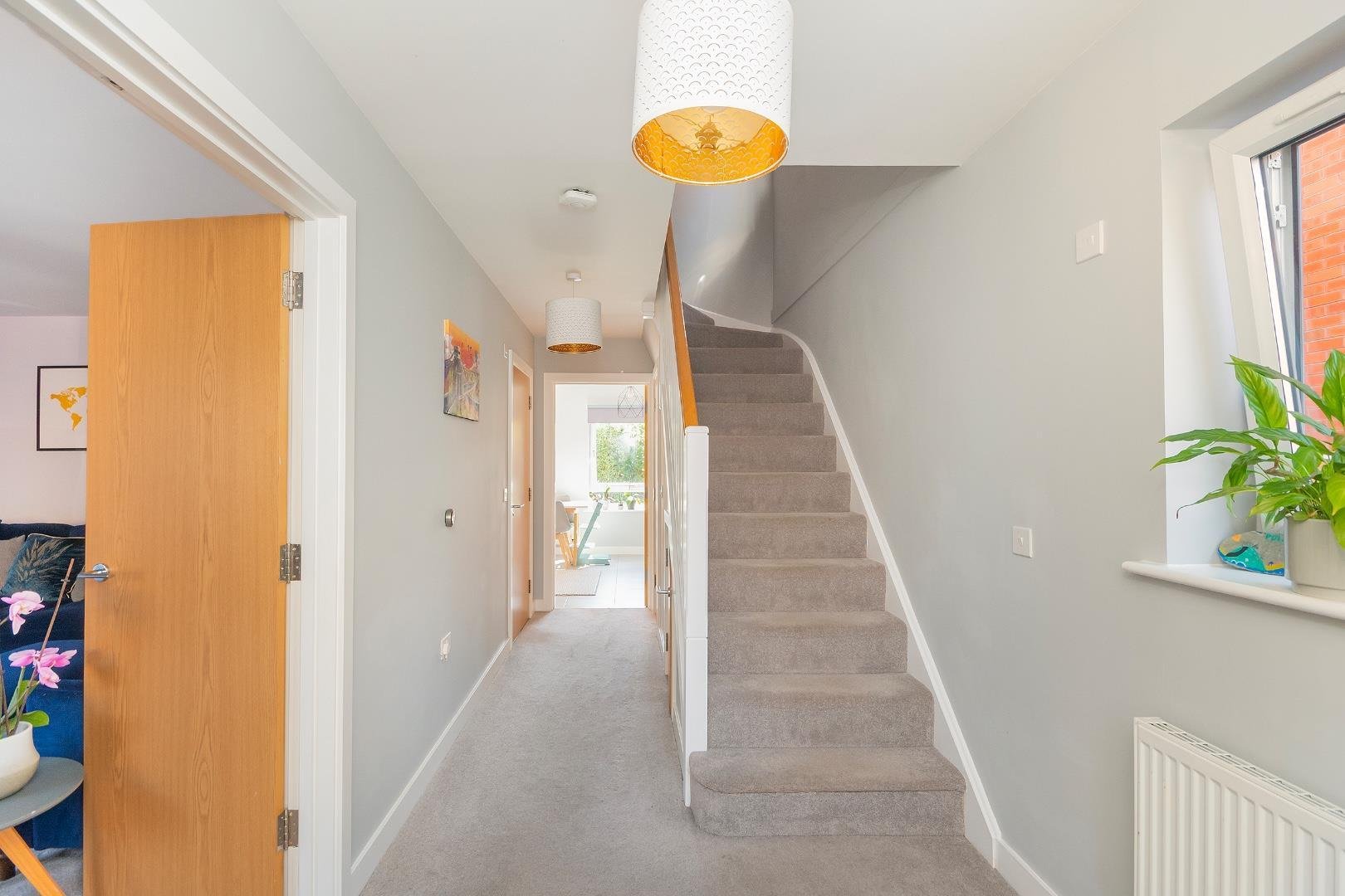 Oakhill drive bedminster 34749420 0 o5 dbr hallway a
