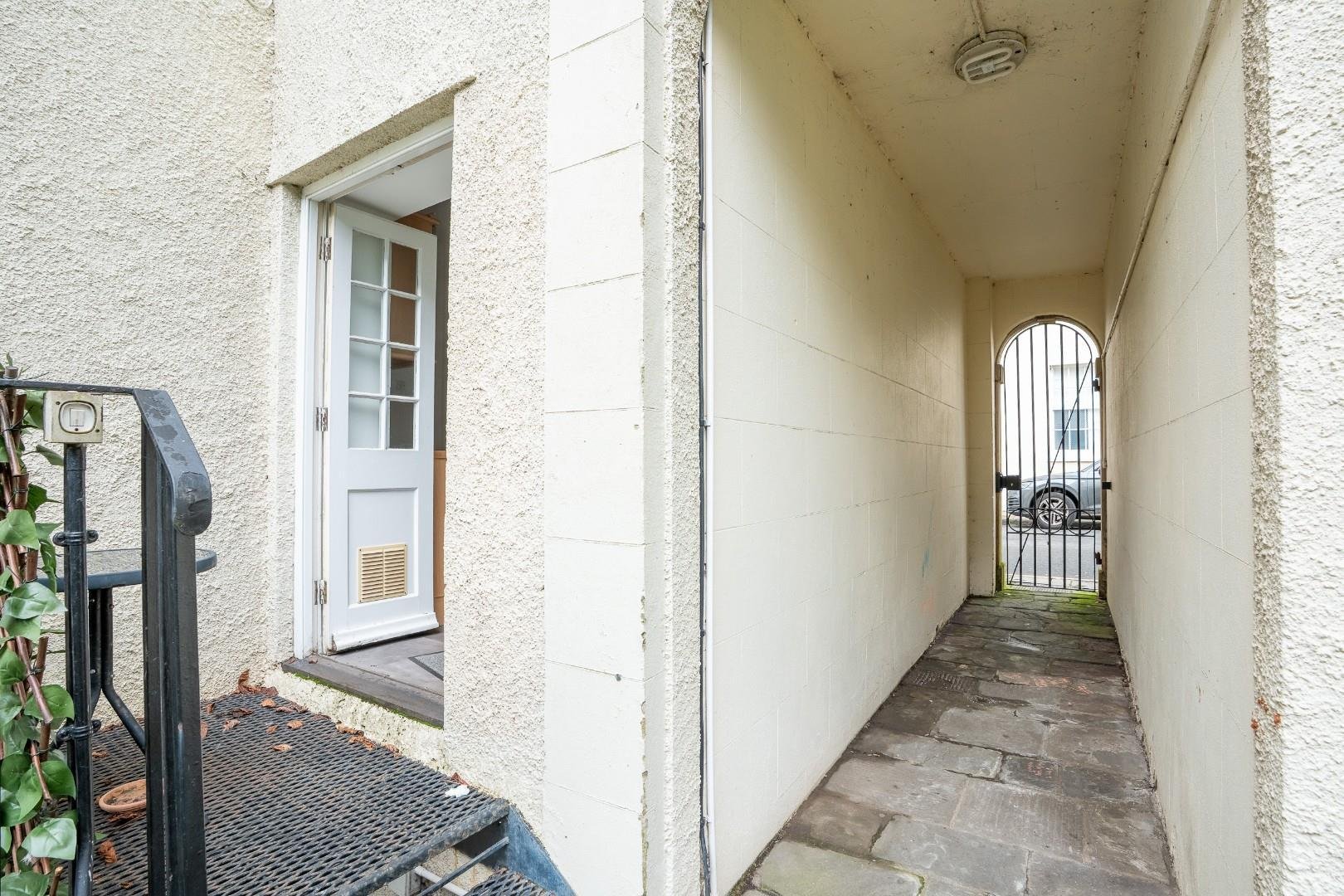 Pembroke street st pauls 34134688 olh06331 hdr