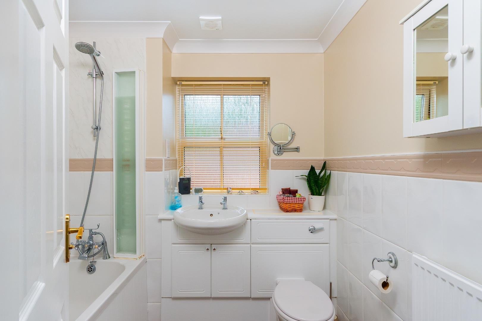 Pitlochry close filton park 34132239 3 p3 cfp bathroom b