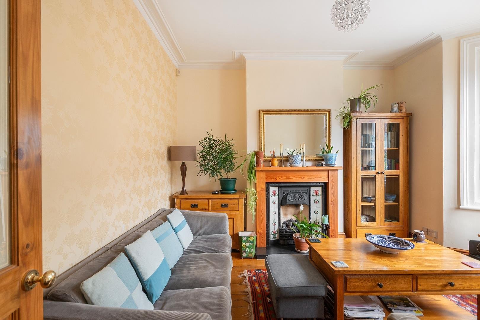 Pitt road horfield 33437013 2 p0 rhd living room e