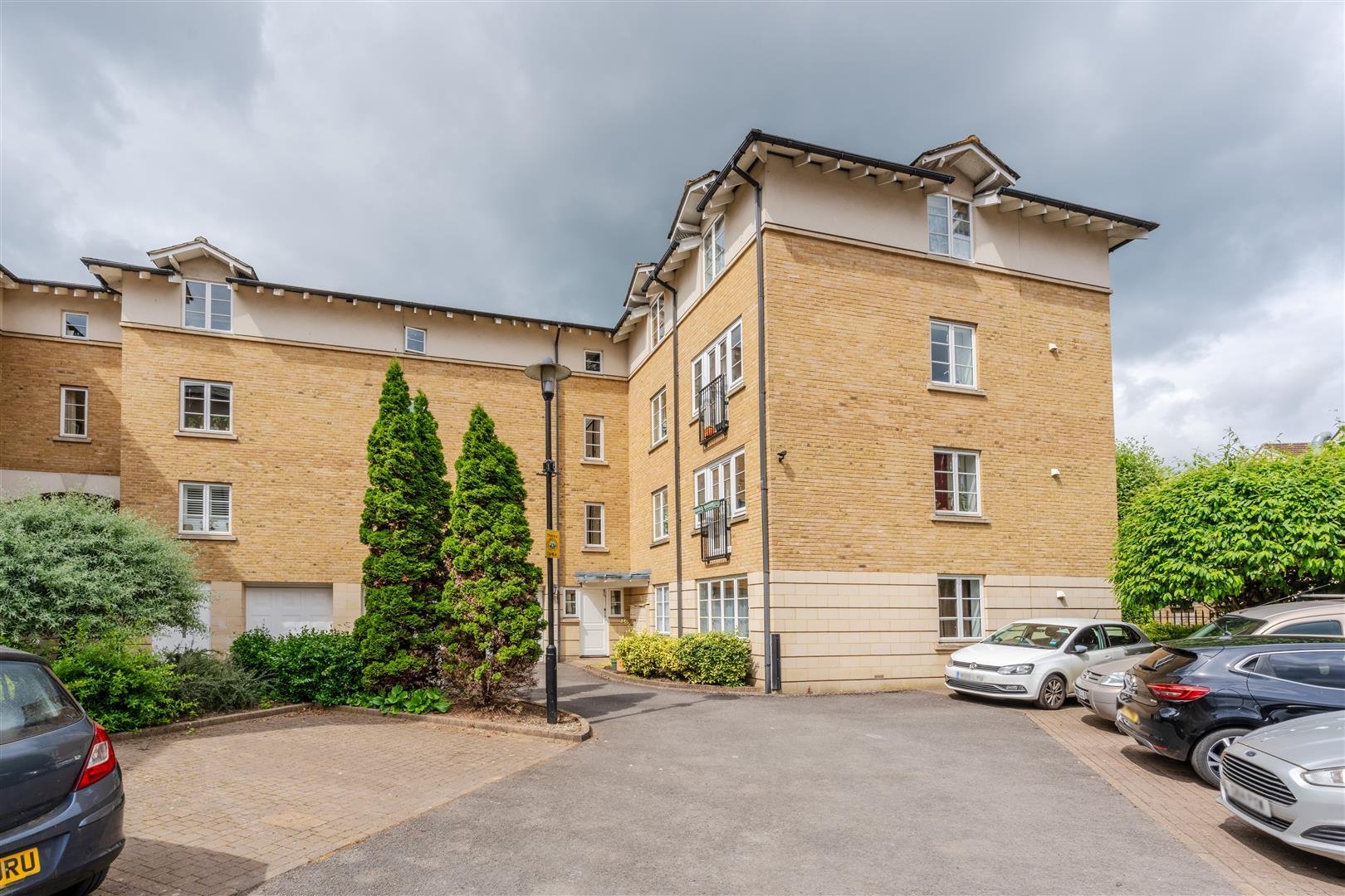 Pooles wharf court hotwells 33150335 dsc06661 hdr