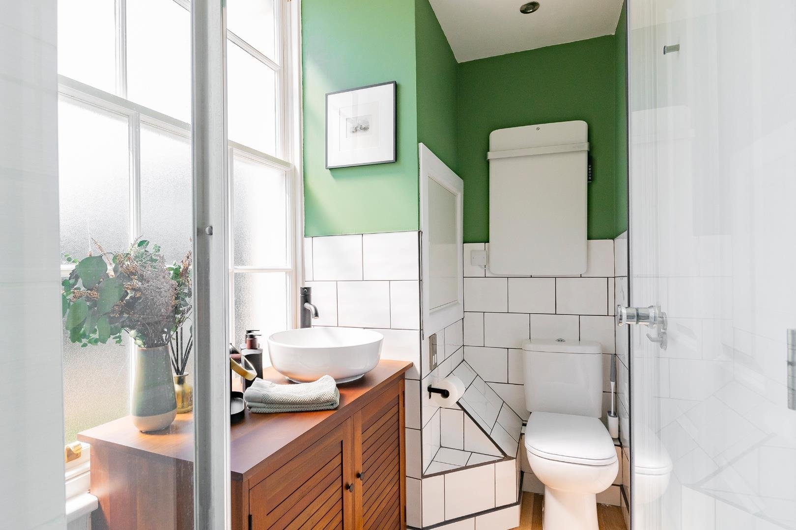 Portland square st pauls 34059578 erauqsdnaltrop6 talf5 bathroom a