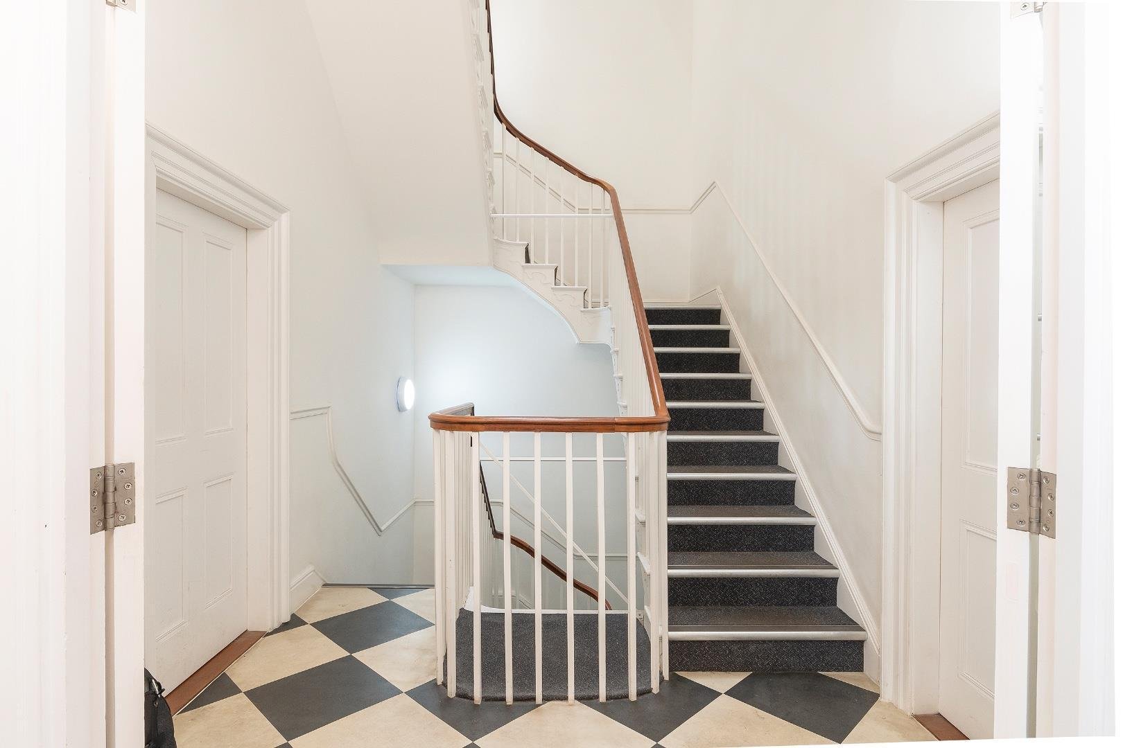 Portland square st pauls 34059578 erauqsdnaltrop6 talf5 communal entrance a