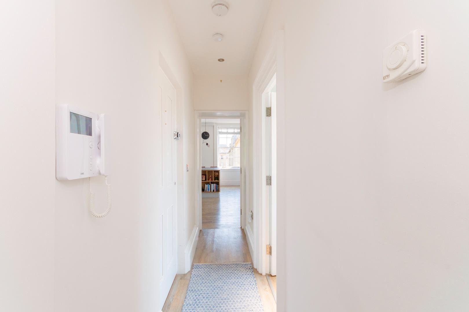 Portland square st pauls 34059578 erauqsdnaltrop6 talf5 hallway a