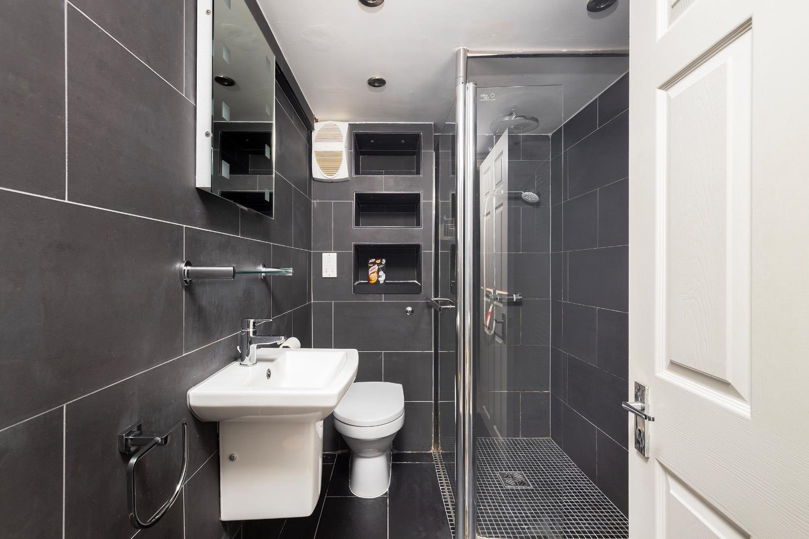 Queens avenue clifton 33373360 1 q1 a3 cn bathroom a