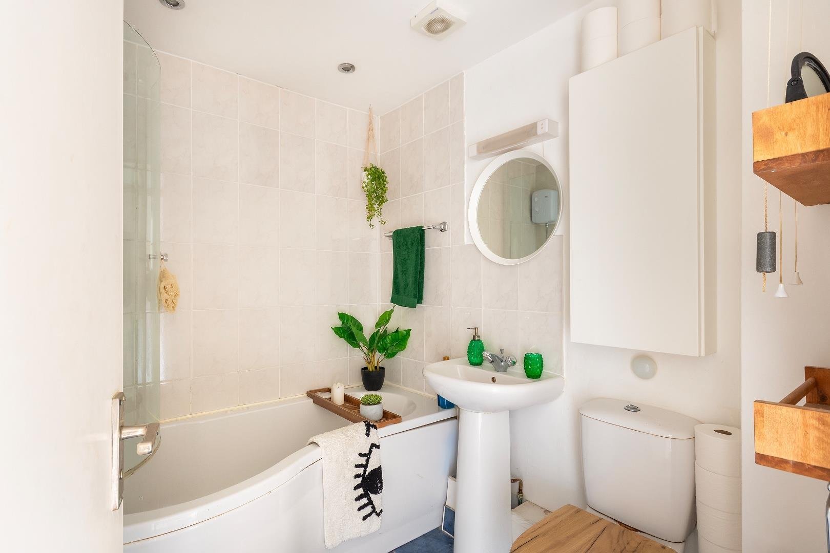 Queensdown gardens brislington 33773525 0 q2 cav bathroom b