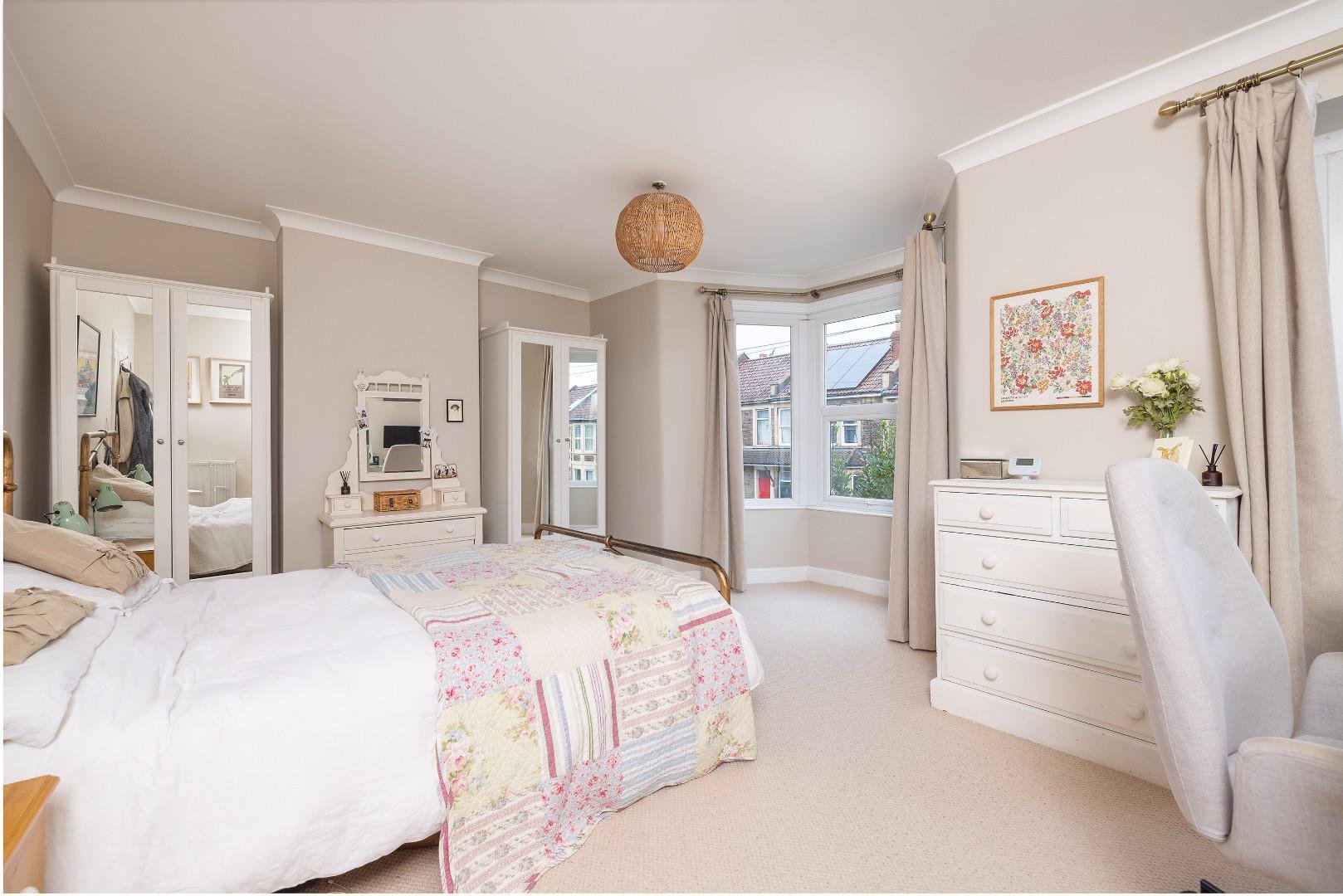 Radnor road bishopston 34350368 char0286